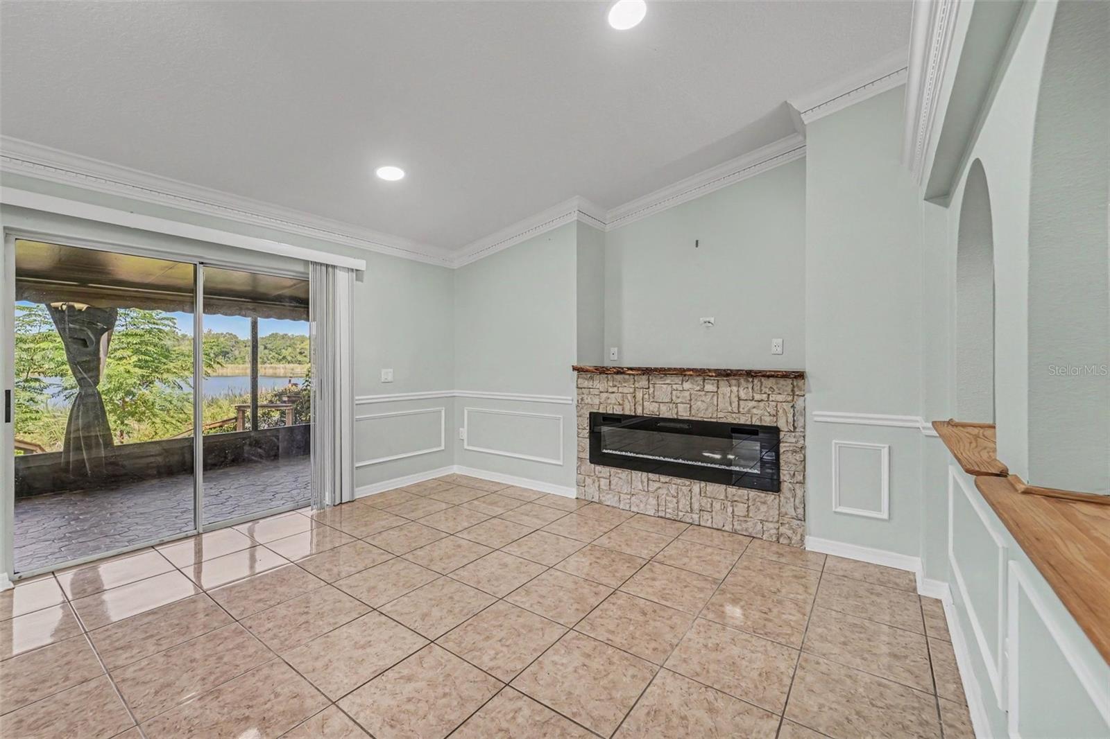LAKE DOE COVE PH 01 48 57 - Residential