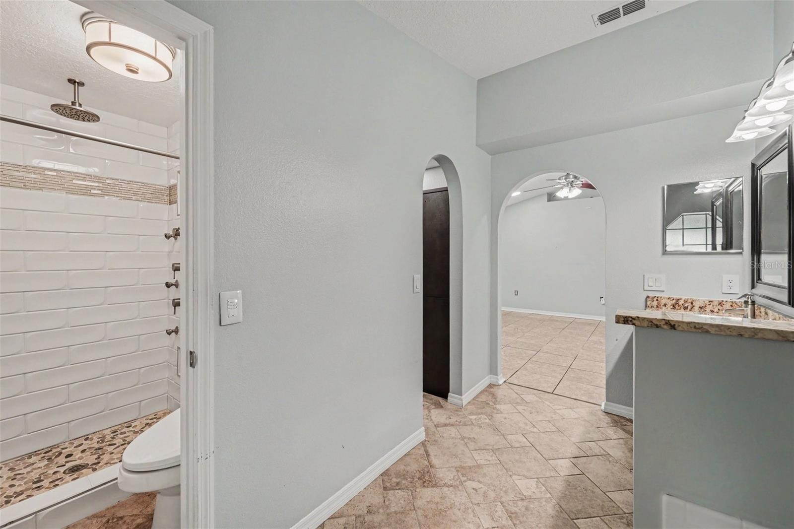 LAKE DOE COVE PH 01 48 57 - Residential