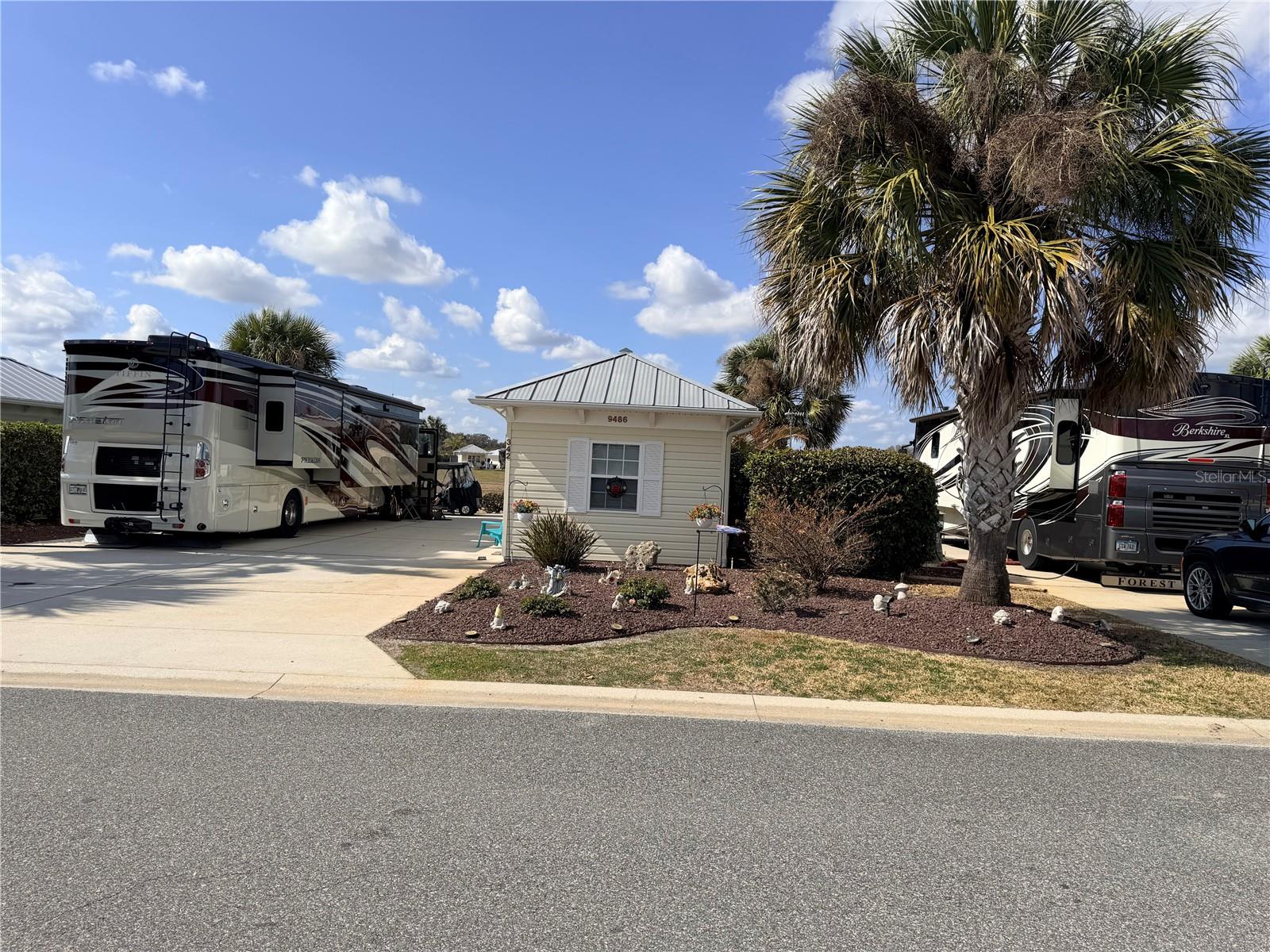 FLORIDA GRANDE MOTOR COACH RESIDENCE - Land