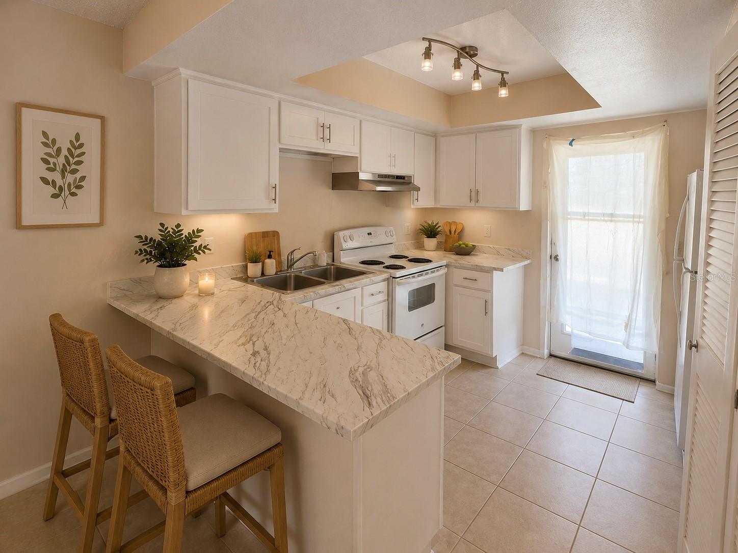 COUNTRY COVE VILLAS - Residential Lease