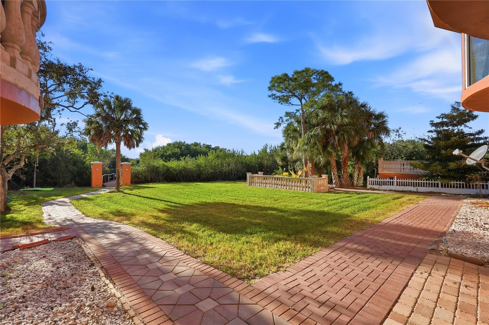 BAYWOOD PARK - Residential