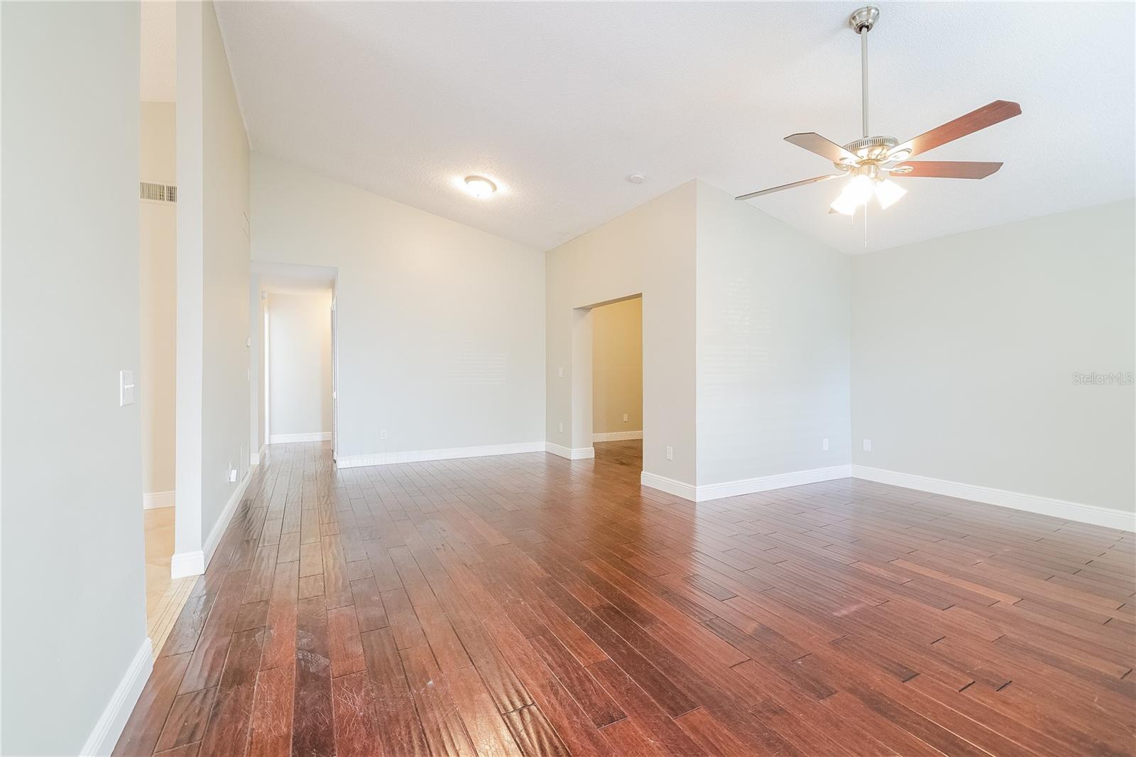 COUNTRY LANE - Residential