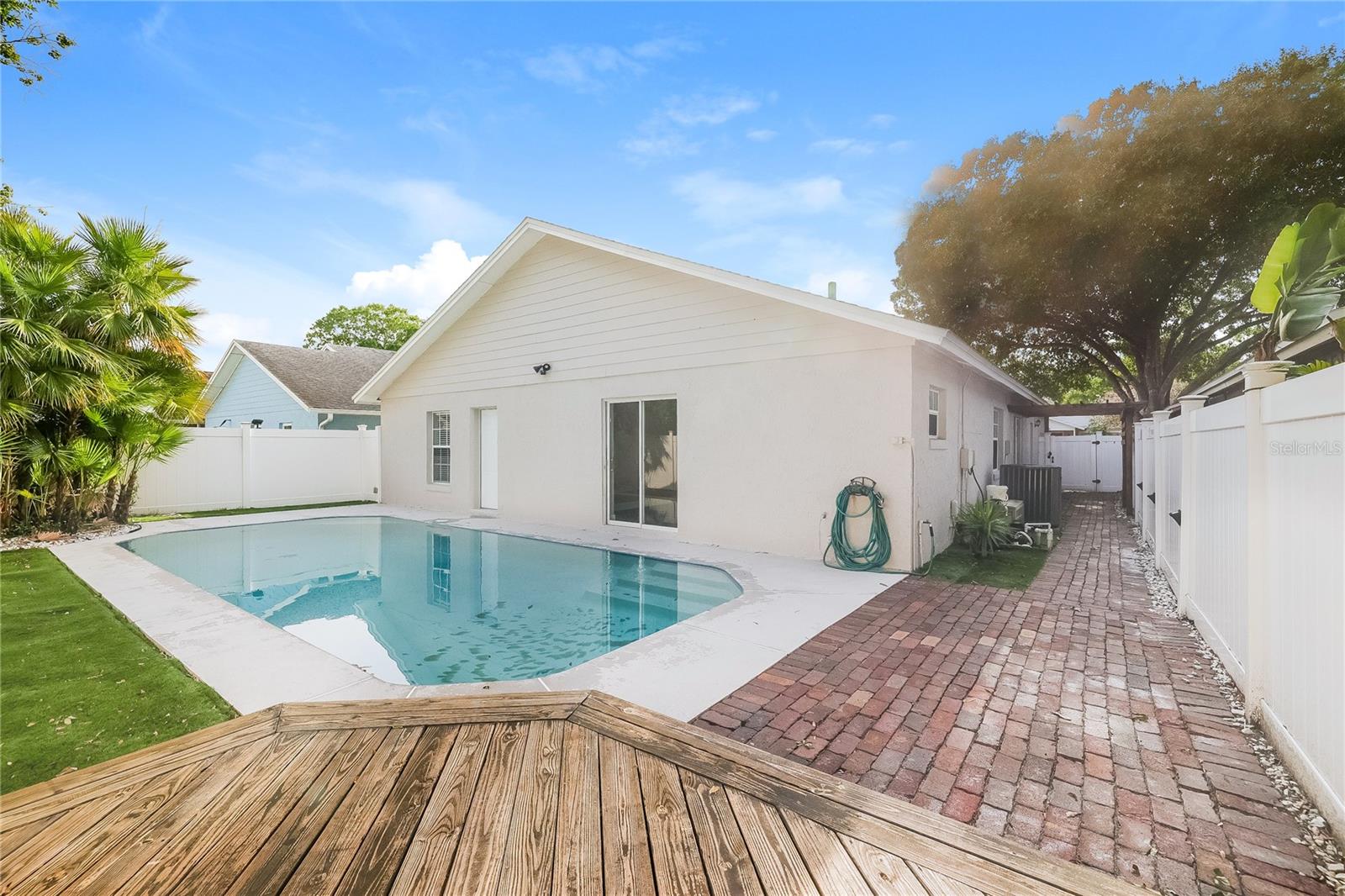 COUNTRY LANE - Residential