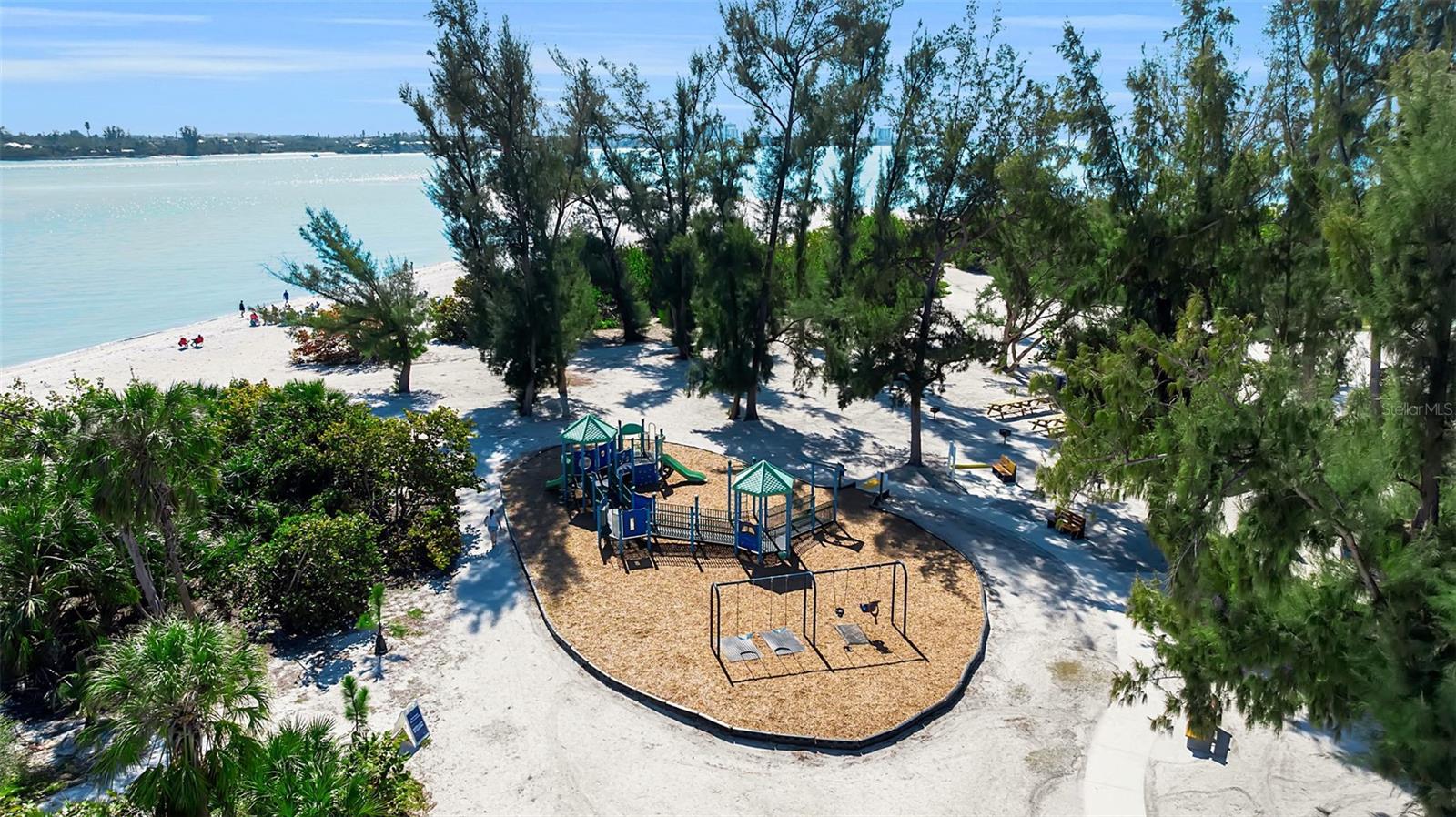 LIDO BEACH - Land