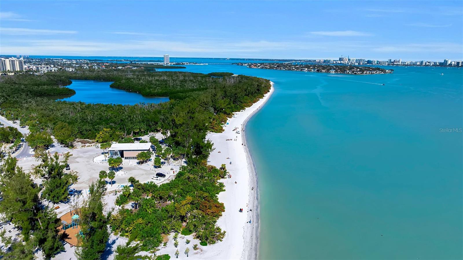 LIDO BEACH - Land