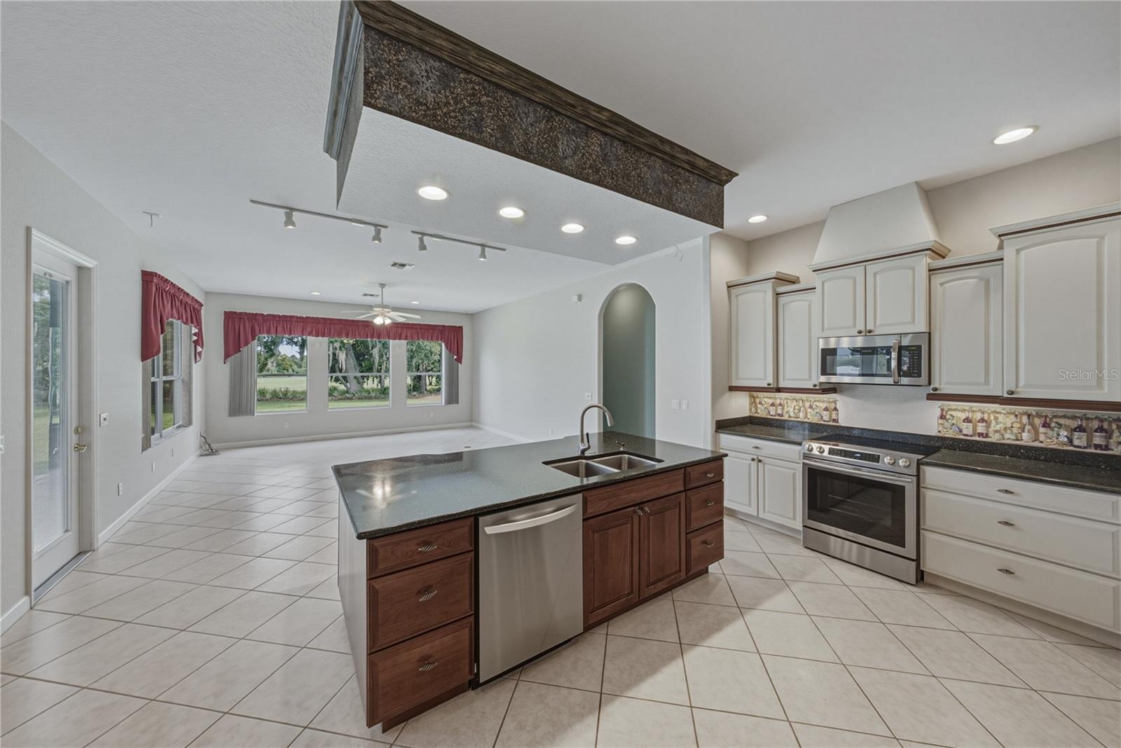 SAND HILL LANE - Residential