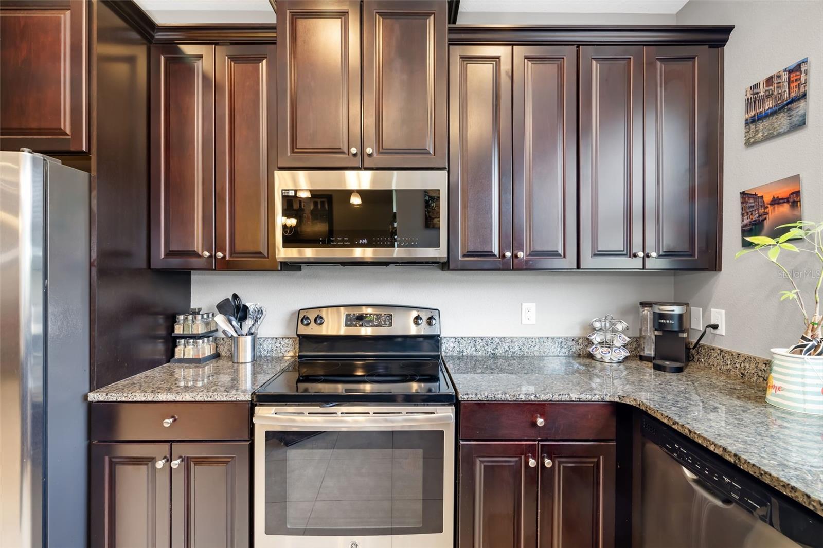 MUIRFIELD VILLAGE AT HONORE - Residential