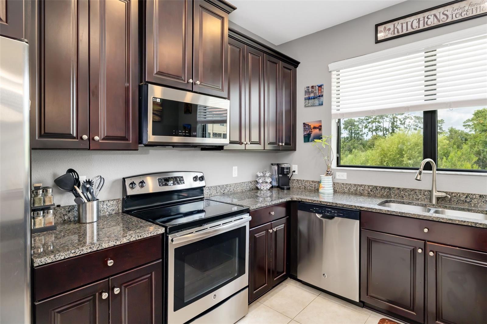 MUIRFIELD VILLAGE AT HONORE - Residential