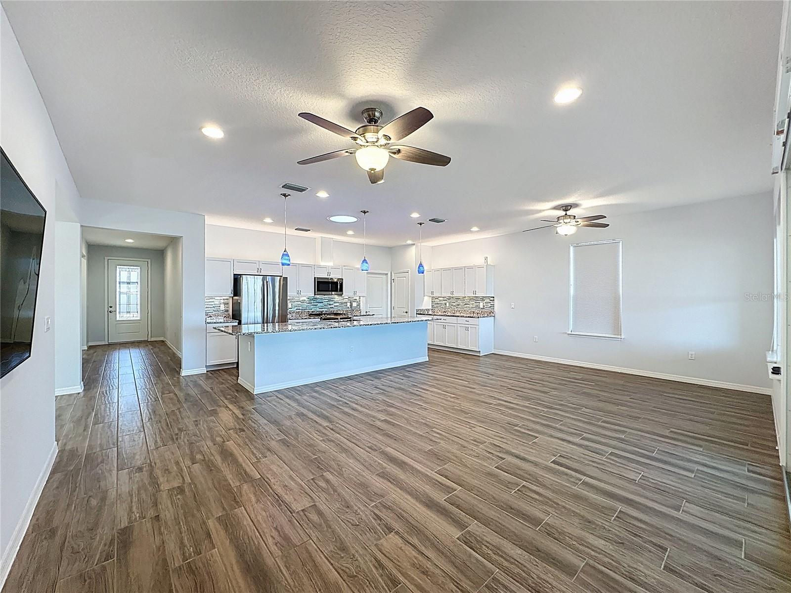 CASCADES OF GROVELAND (TRILOGY) - Residential