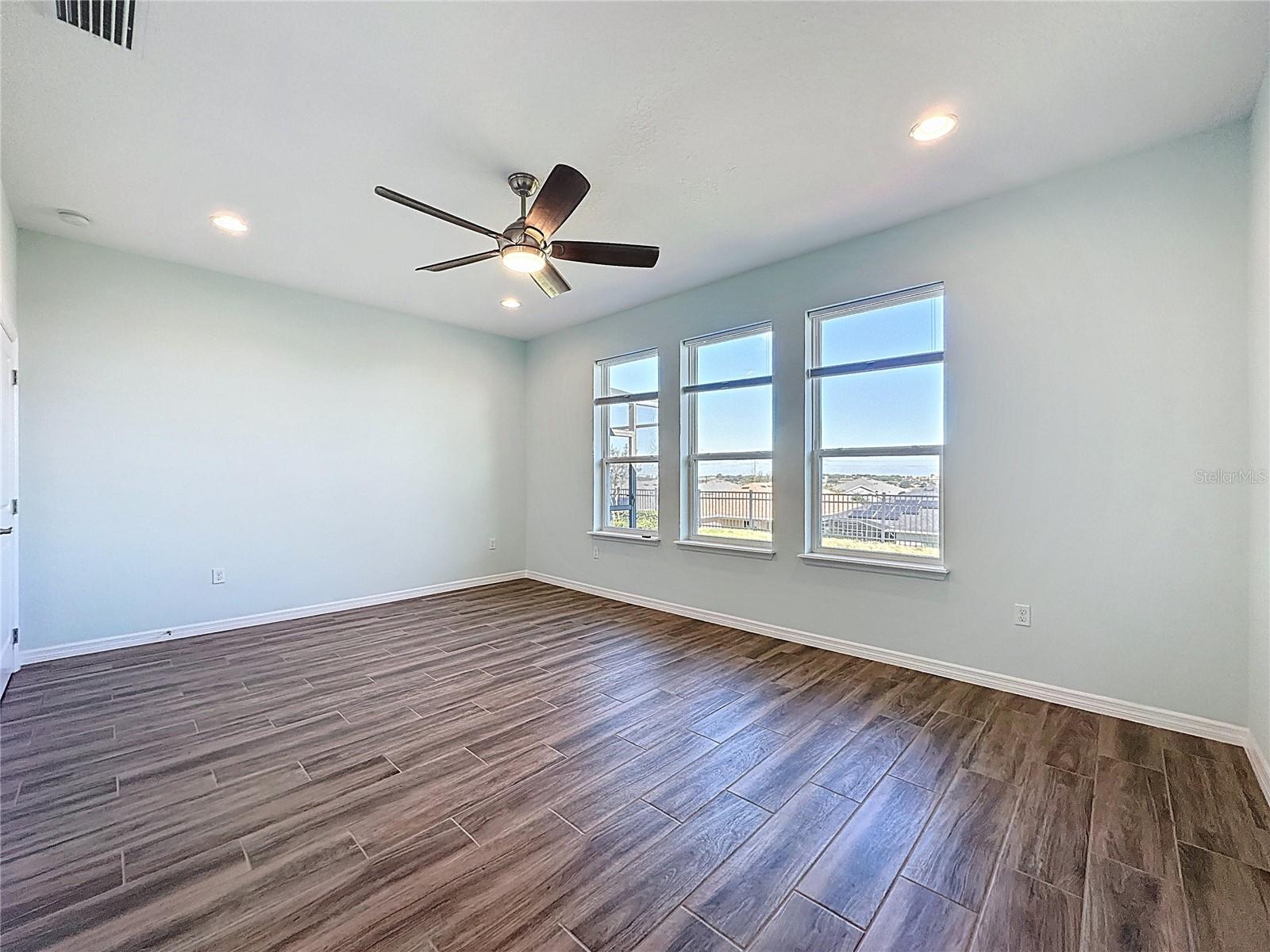CASCADES OF GROVELAND (TRILOGY) - Residential