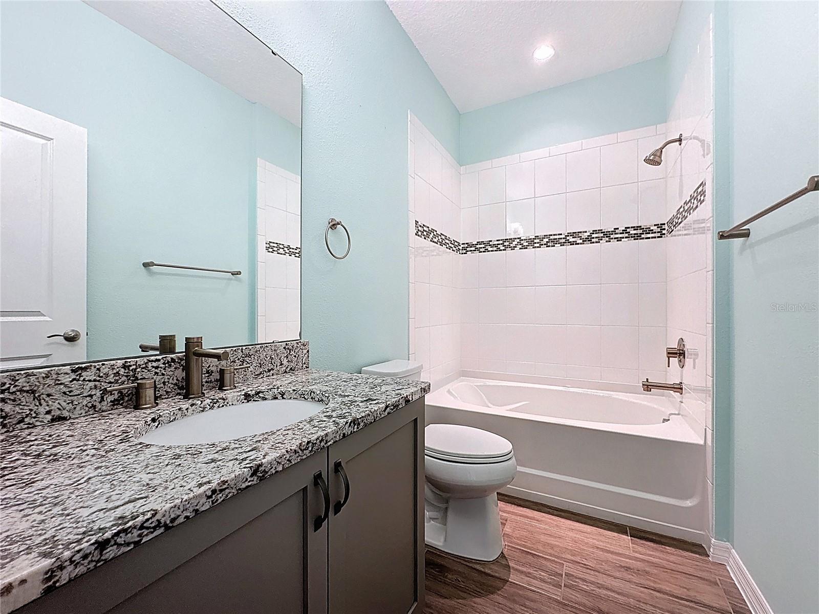 CASCADES OF GROVELAND (TRILOGY) - Residential
