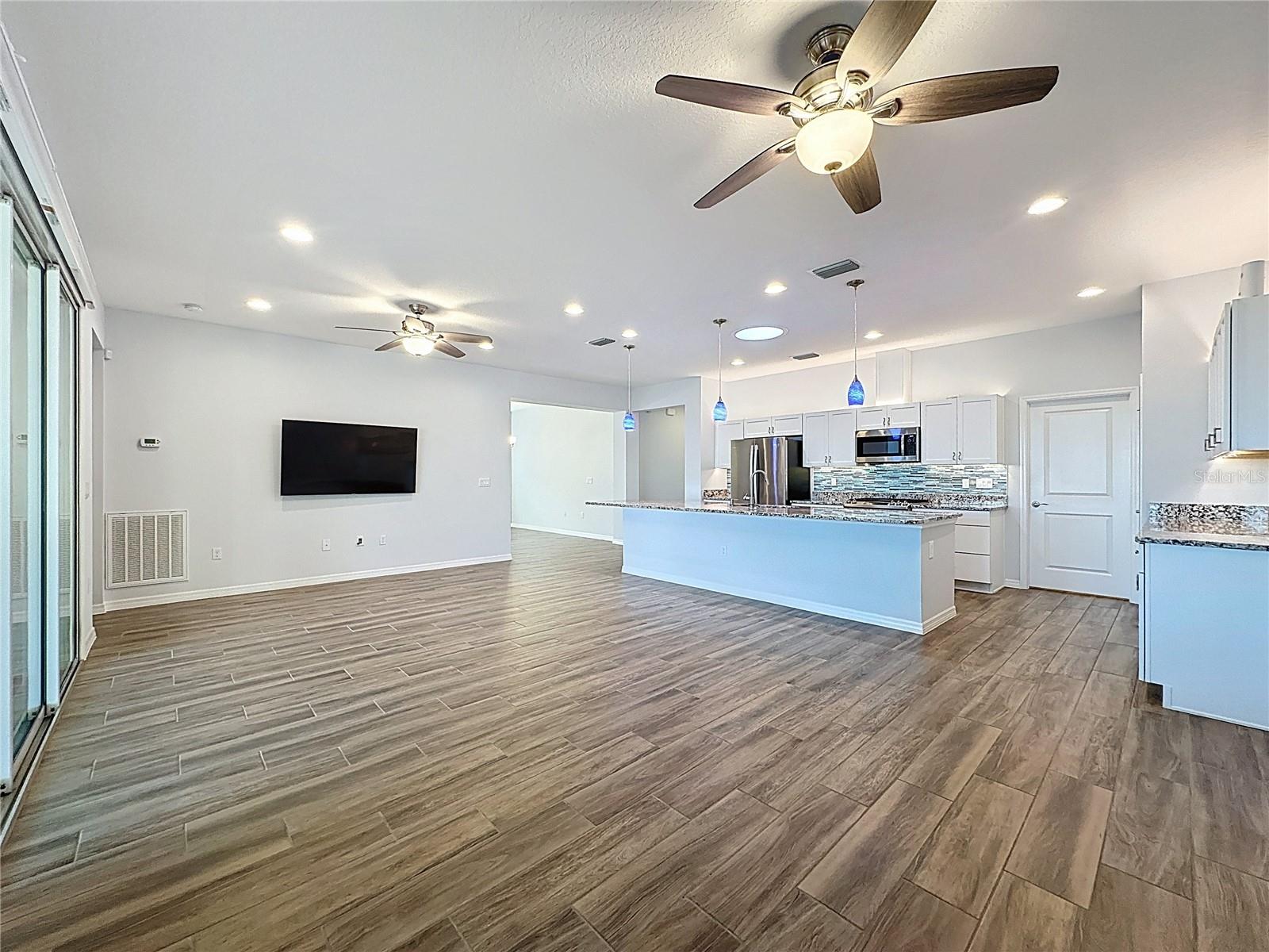 CASCADES OF GROVELAND (TRILOGY) - Residential