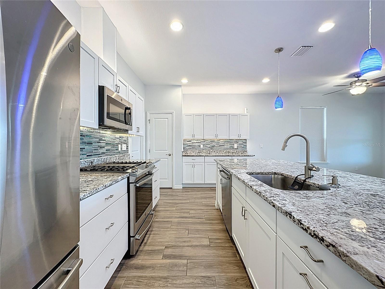 CASCADES OF GROVELAND (TRILOGY) - Residential