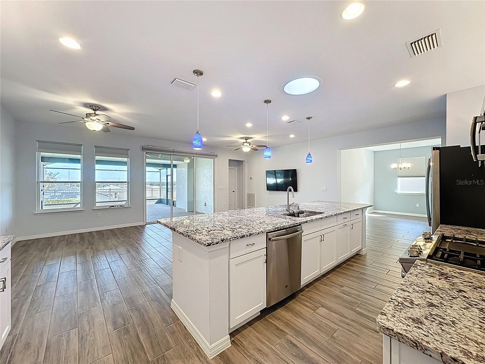 CASCADES OF GROVELAND (TRILOGY) - Residential