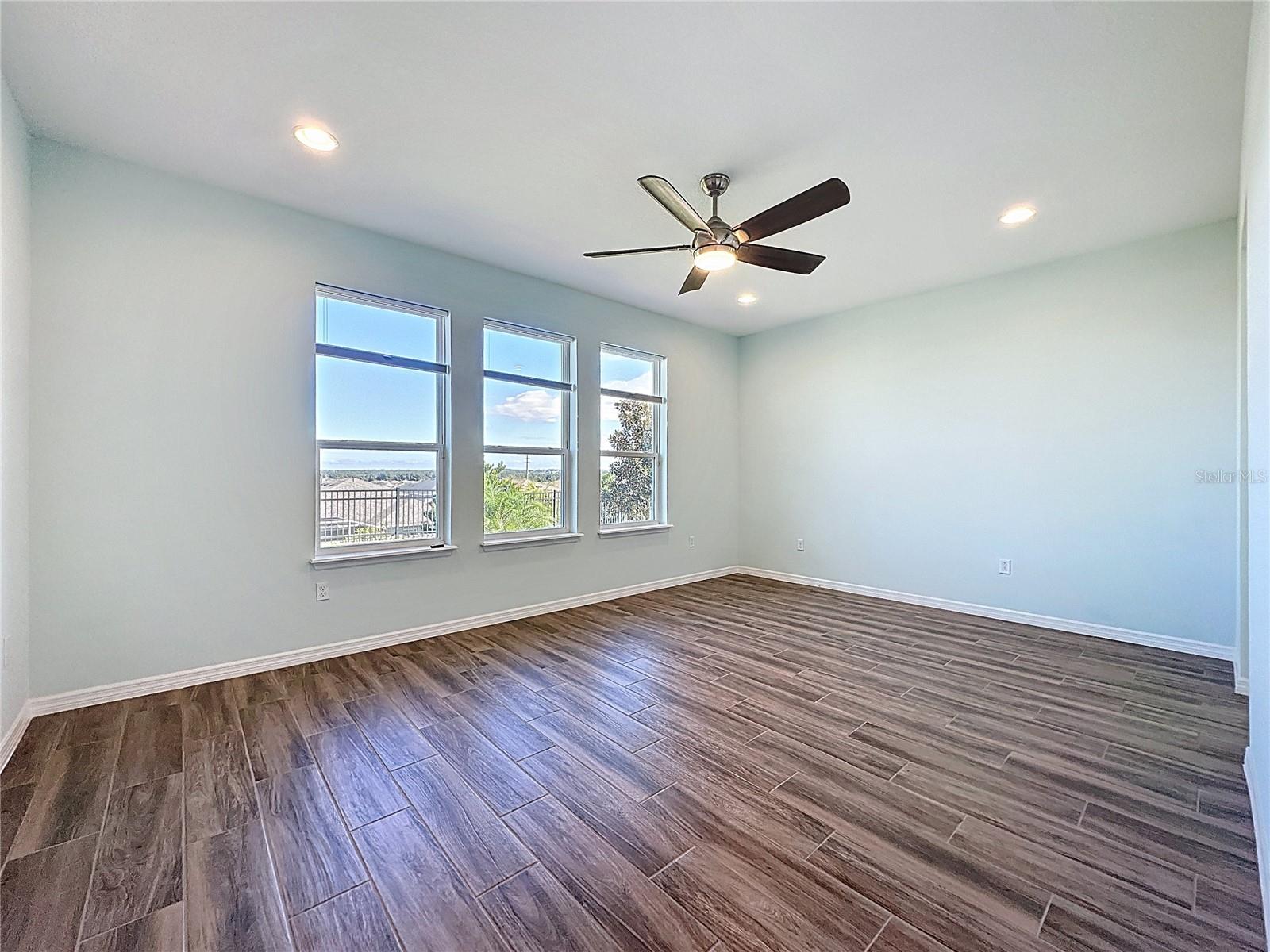 CASCADES OF GROVELAND (TRILOGY) - Residential