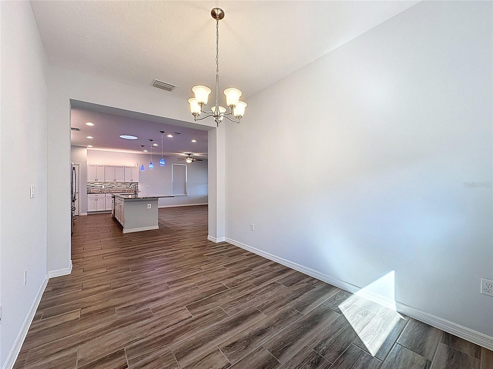 CASCADES OF GROVELAND (TRILOGY) - Residential