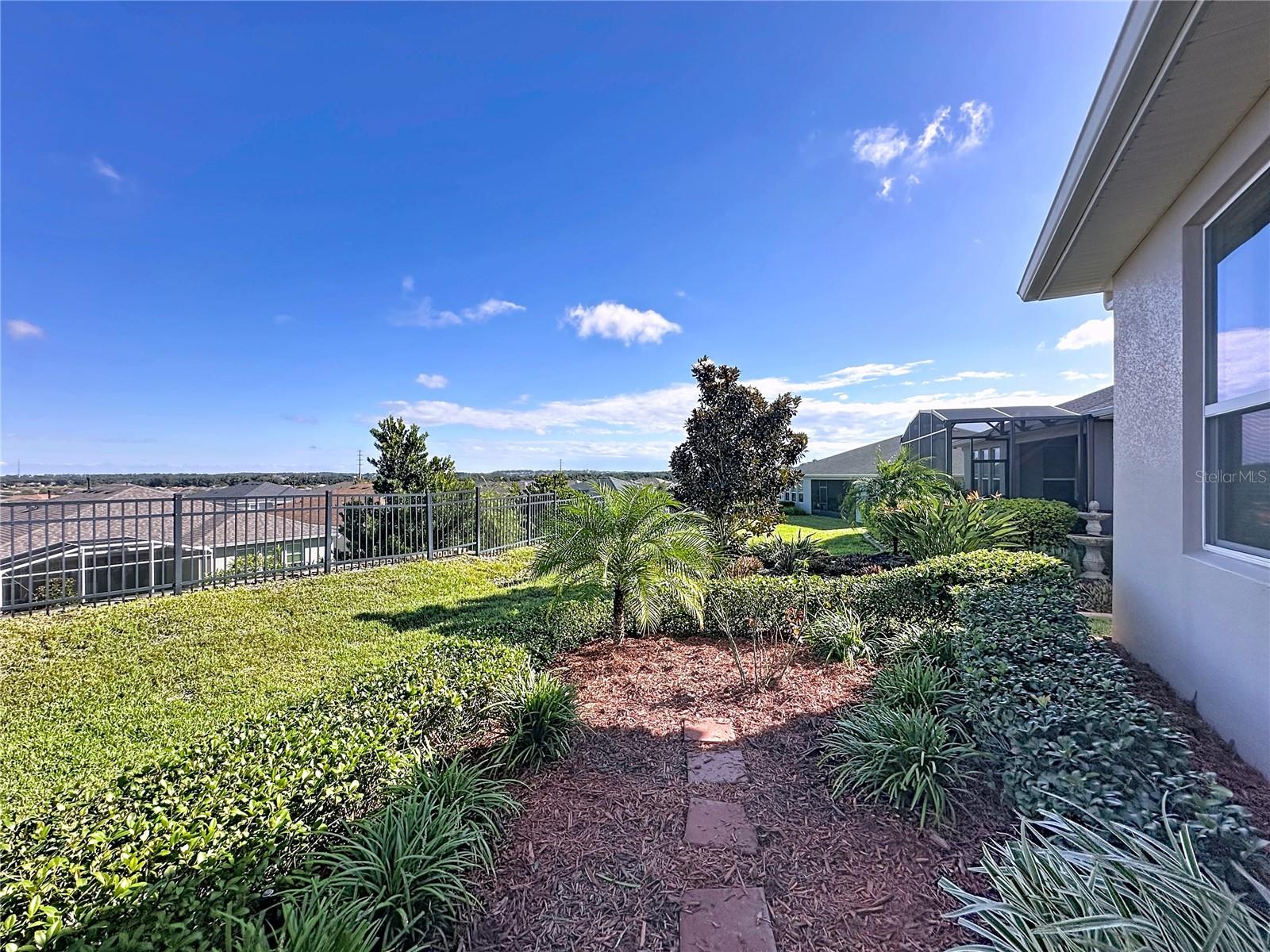CASCADES OF GROVELAND (TRILOGY) - Residential