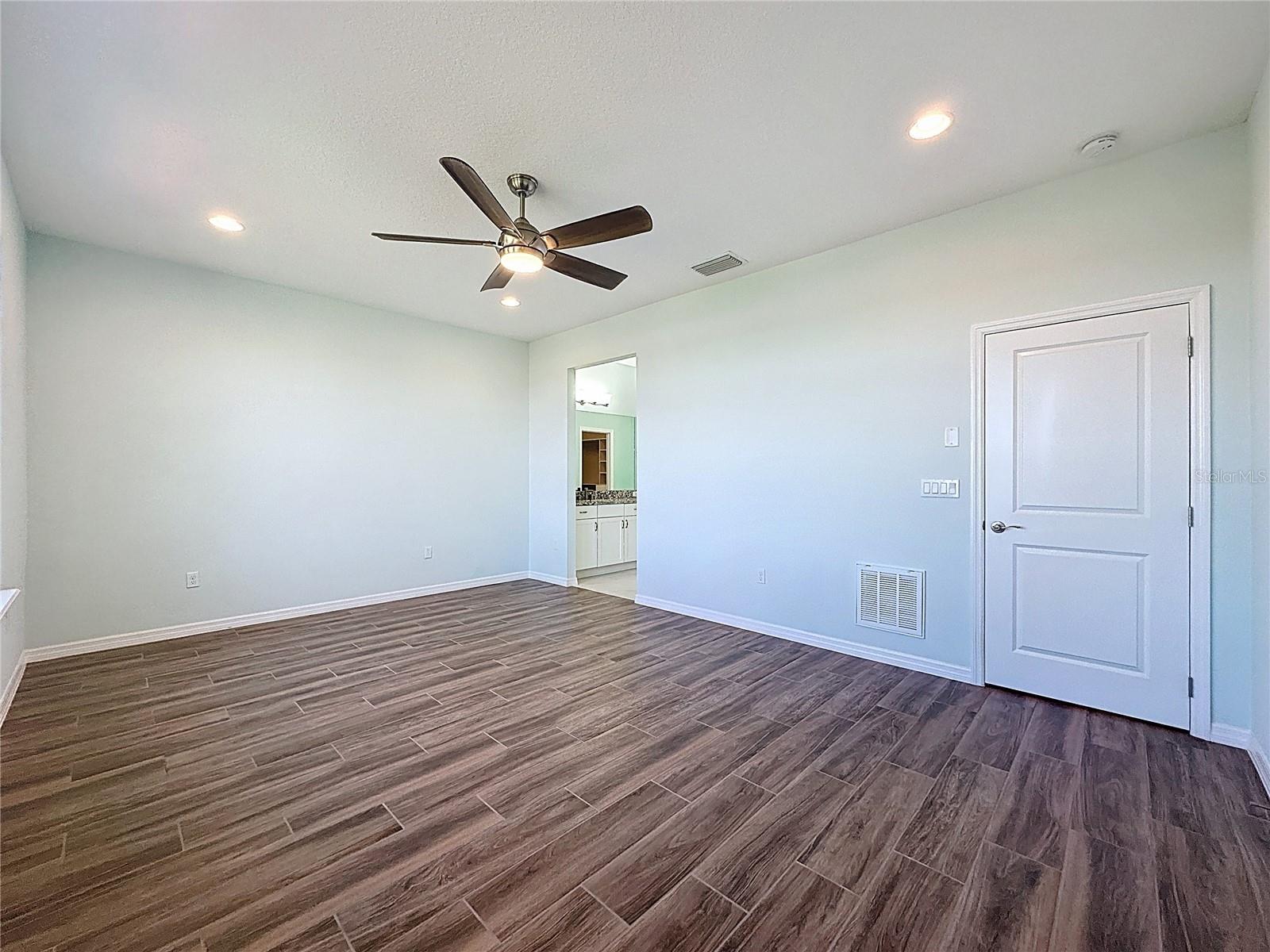 CASCADES OF GROVELAND (TRILOGY) - Residential
