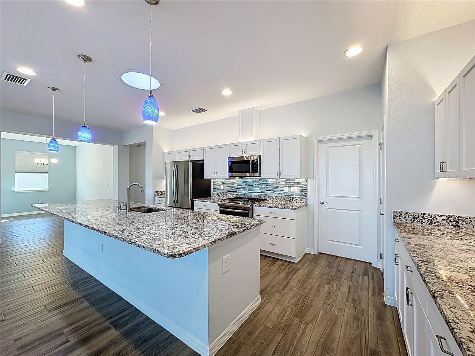 CASCADES OF GROVELAND (TRILOGY) - Residential