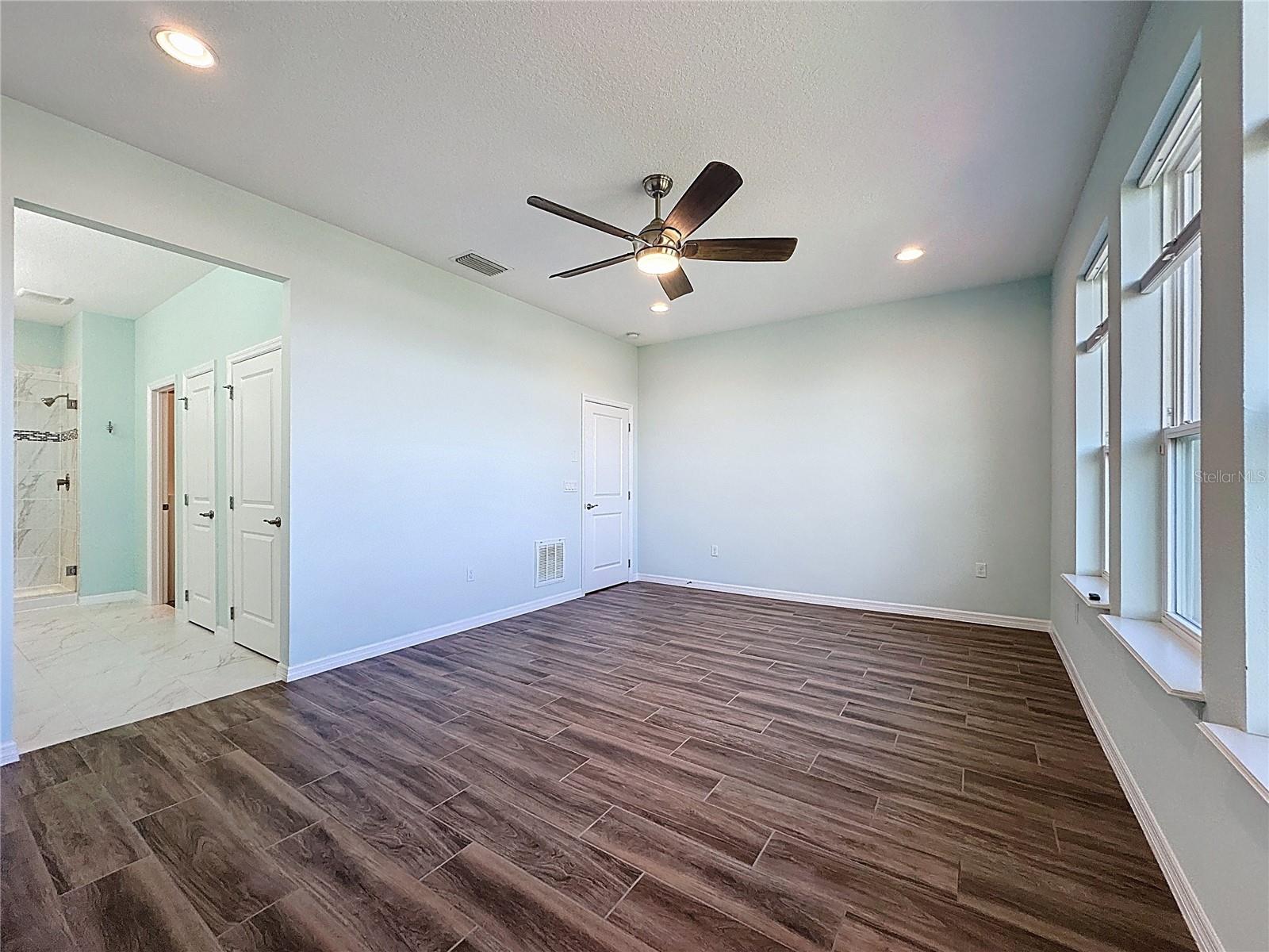 CASCADES OF GROVELAND (TRILOGY) - Residential