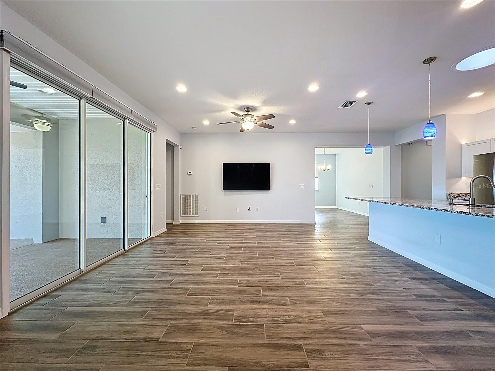 CASCADES OF GROVELAND (TRILOGY) - Residential