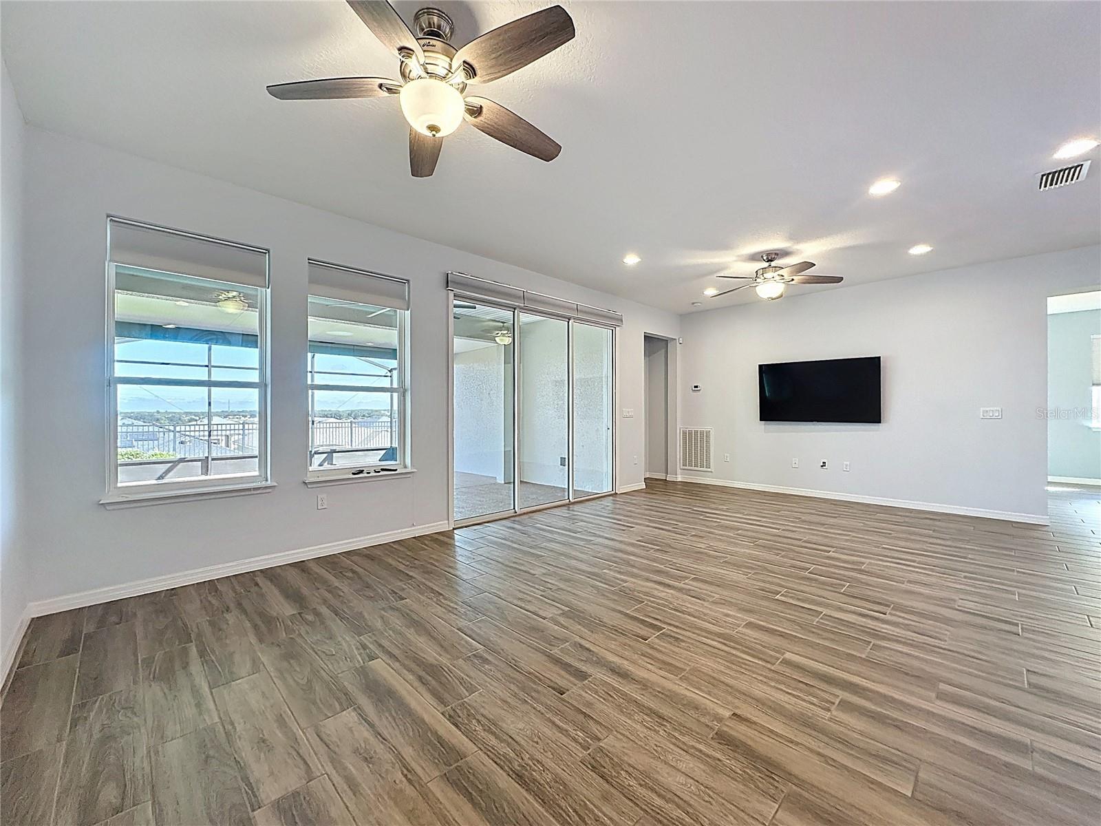 CASCADES OF GROVELAND (TRILOGY) - Residential