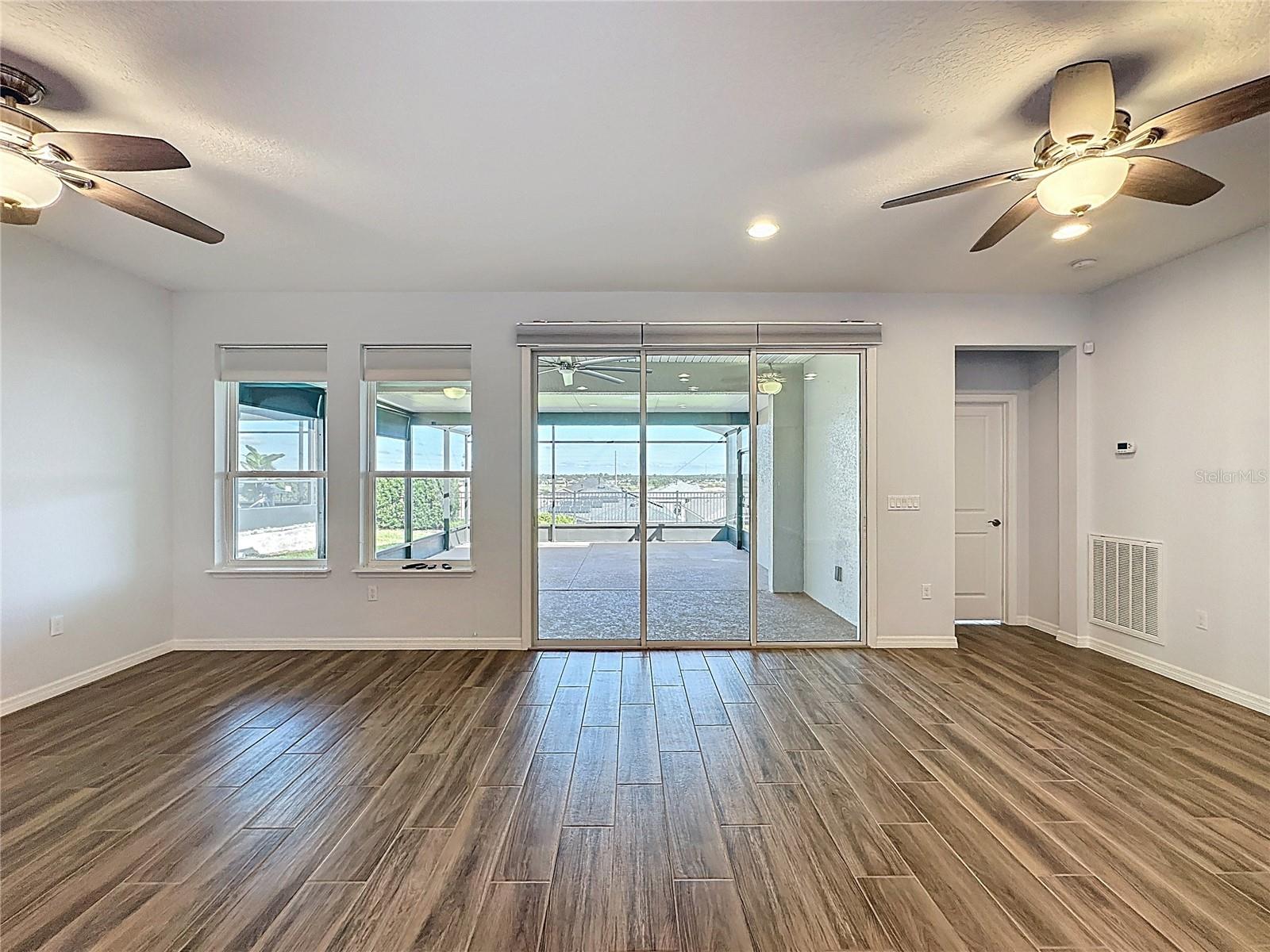 CASCADES OF GROVELAND (TRILOGY) - Residential