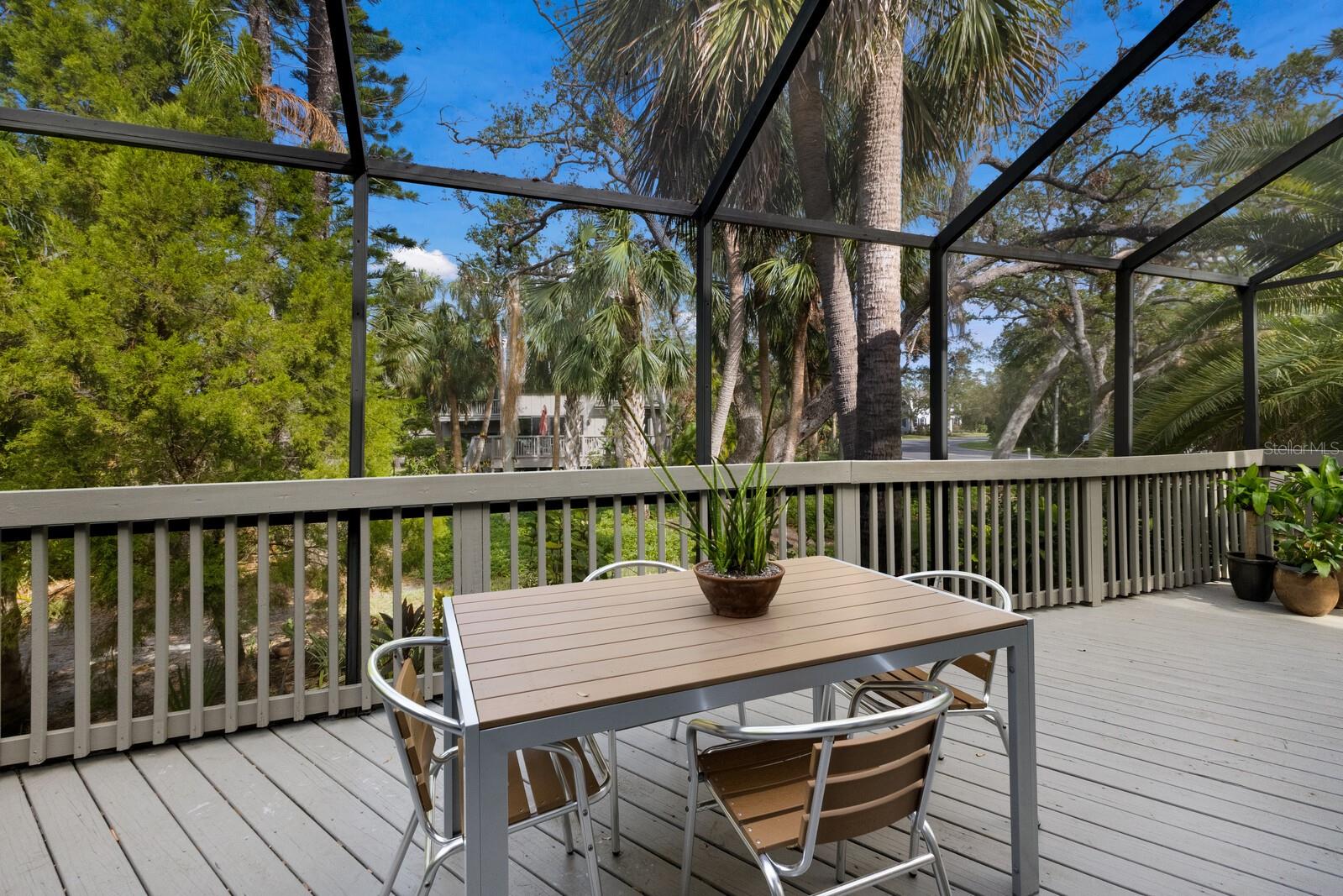 LANDINGS TREEHOUSE - Residential