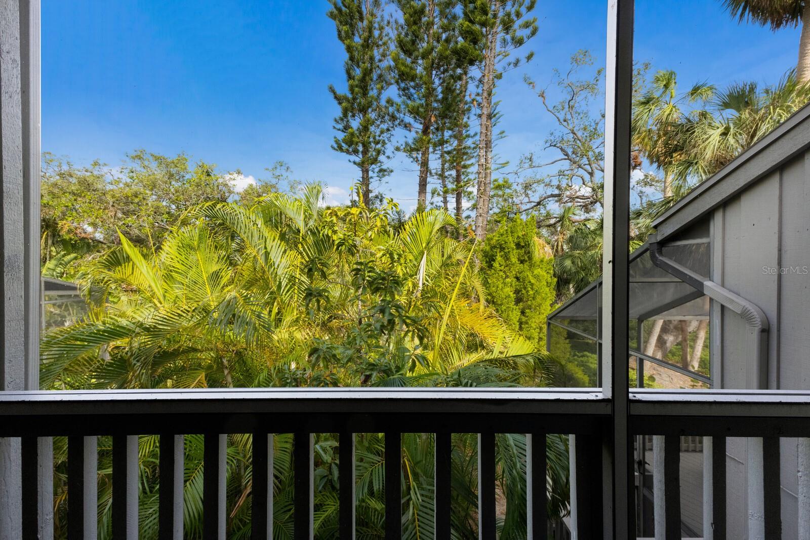 LANDINGS TREEHOUSE - Residential