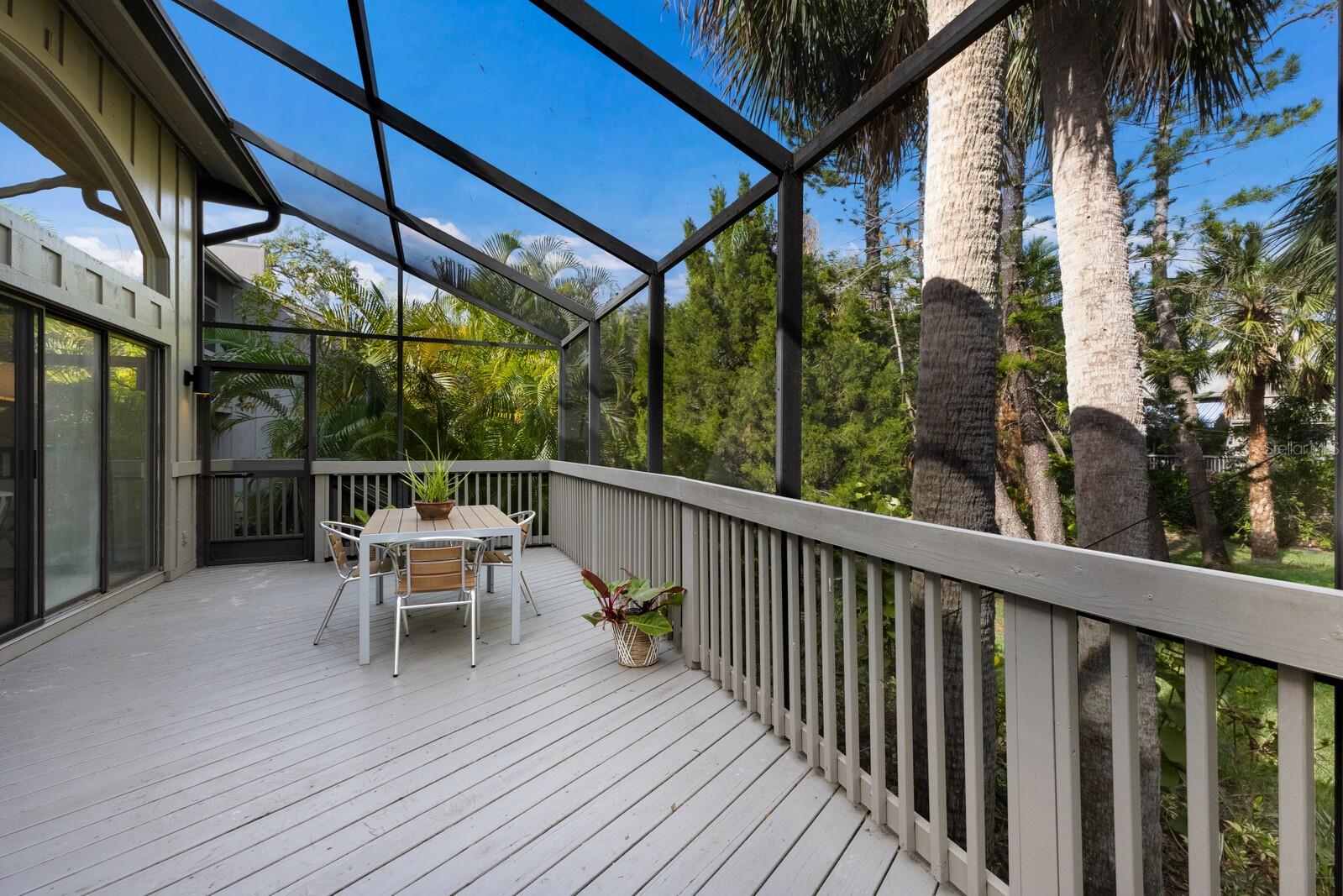 LANDINGS TREEHOUSE - Residential