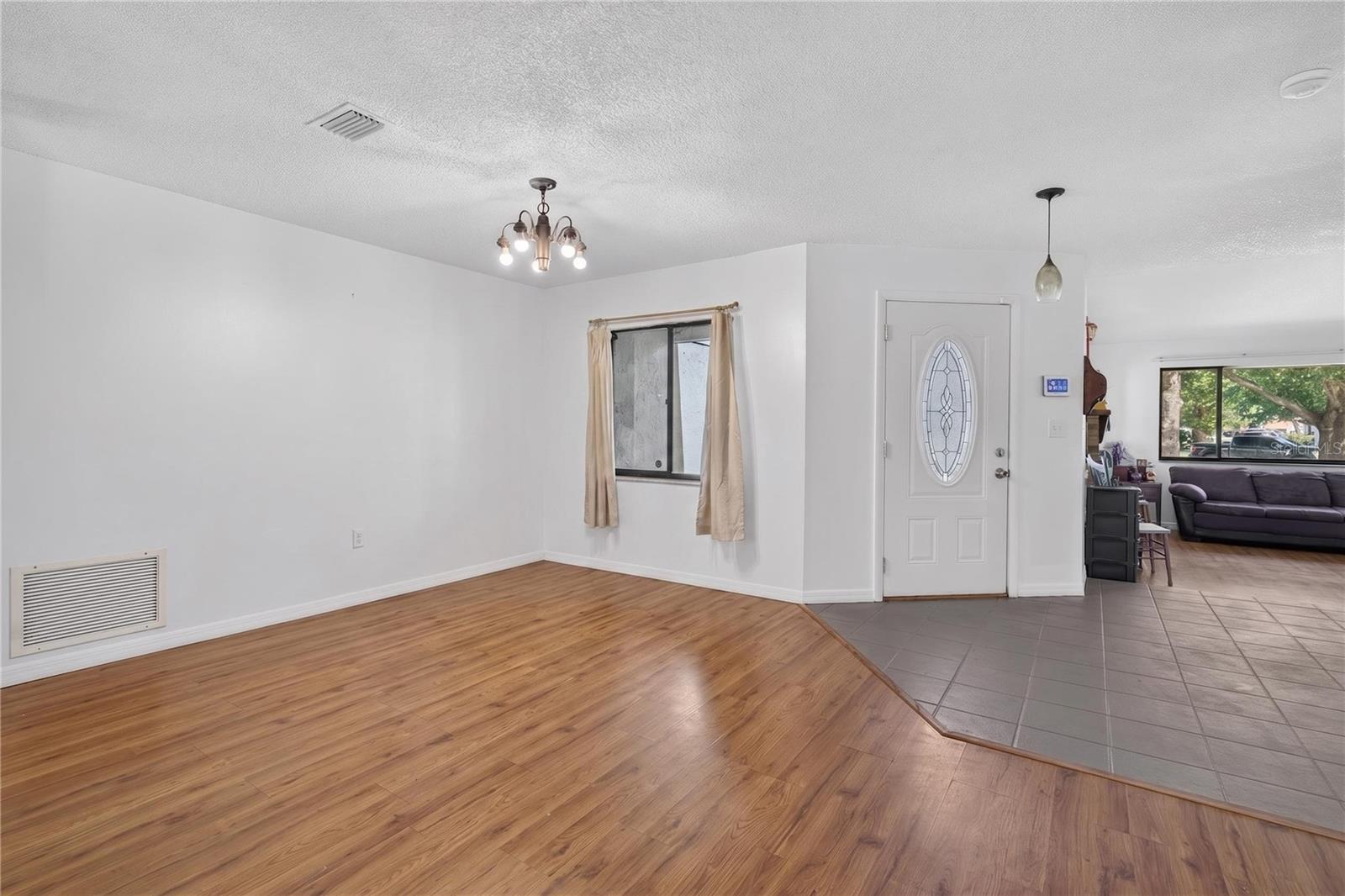 MOUNT DORA VILLAGE GROVE UNIT 01 - Residential
