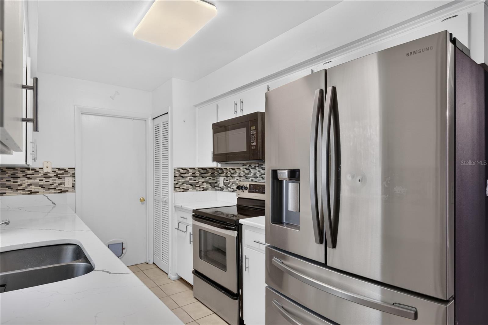 MOUNT DORA VILLAGE GROVE UNIT 01 - Residential