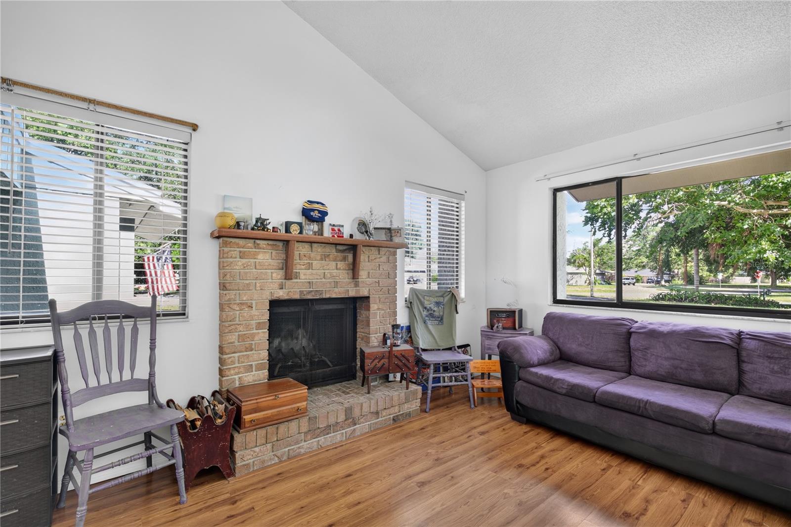 MOUNT DORA VILLAGE GROVE UNIT 01 - Residential