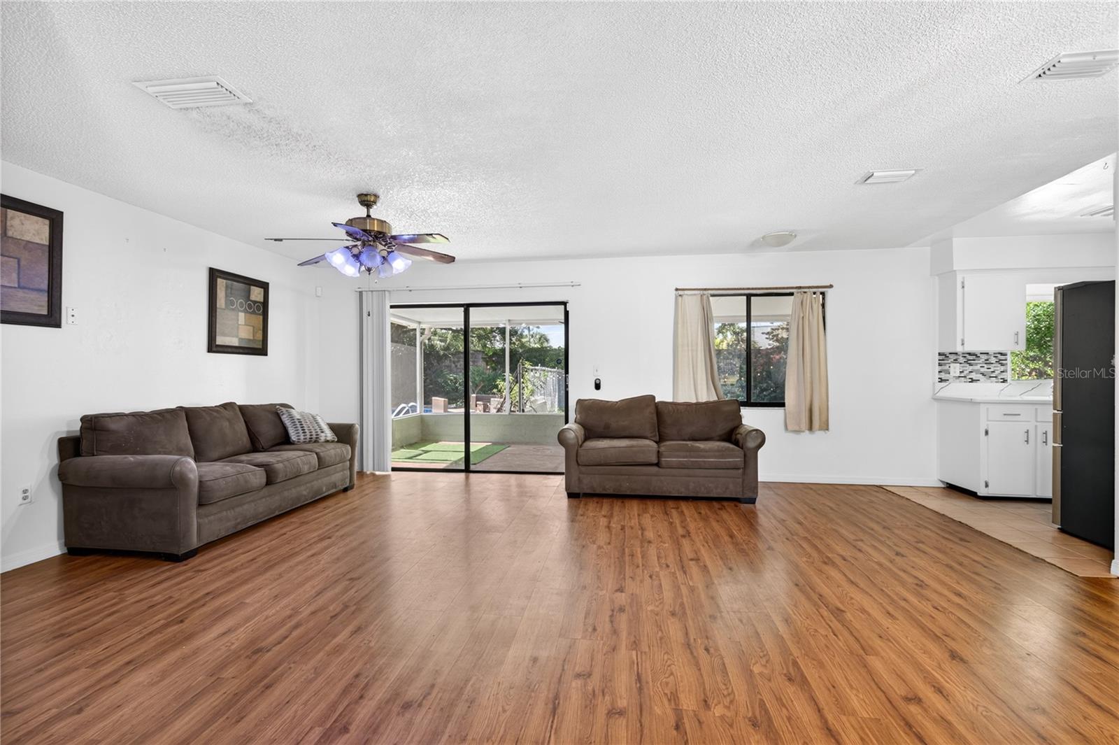 MOUNT DORA VILLAGE GROVE UNIT 01 - Residential