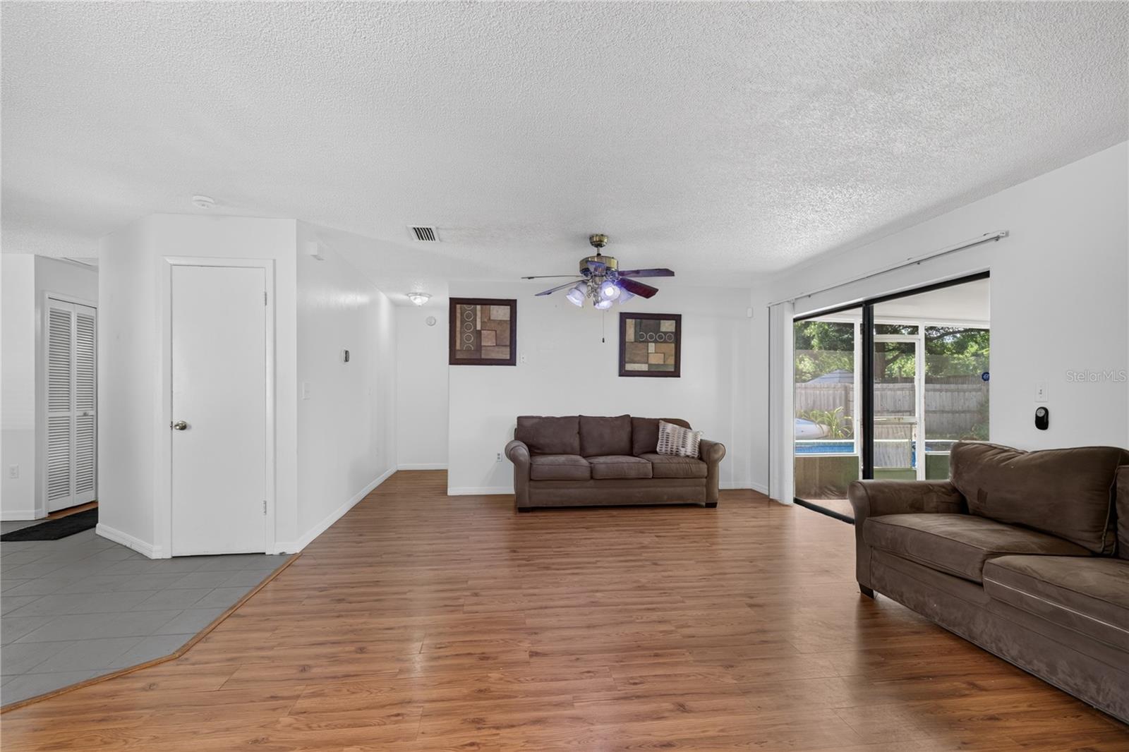MOUNT DORA VILLAGE GROVE UNIT 01 - Residential