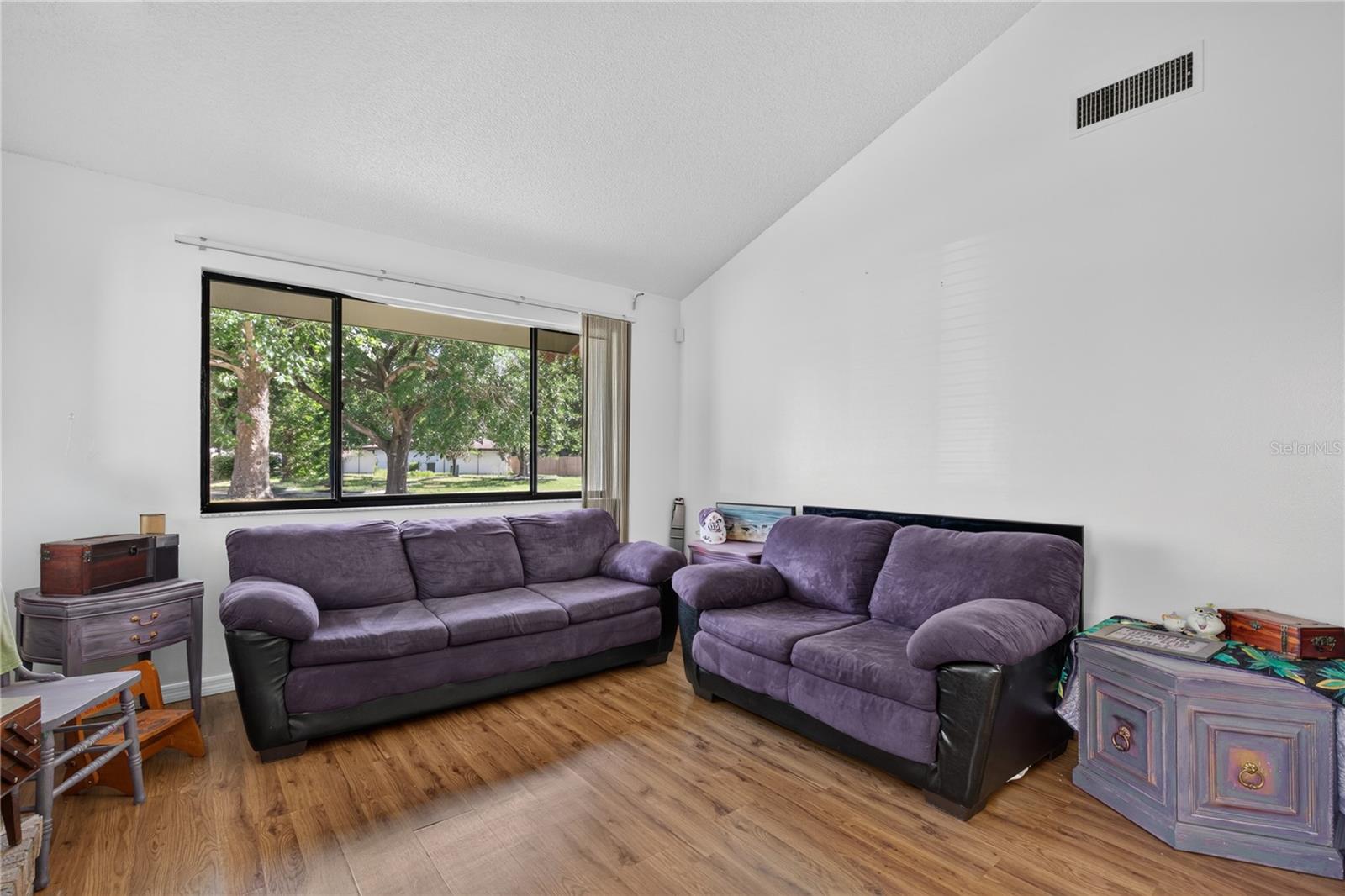 MOUNT DORA VILLAGE GROVE UNIT 01 - Residential