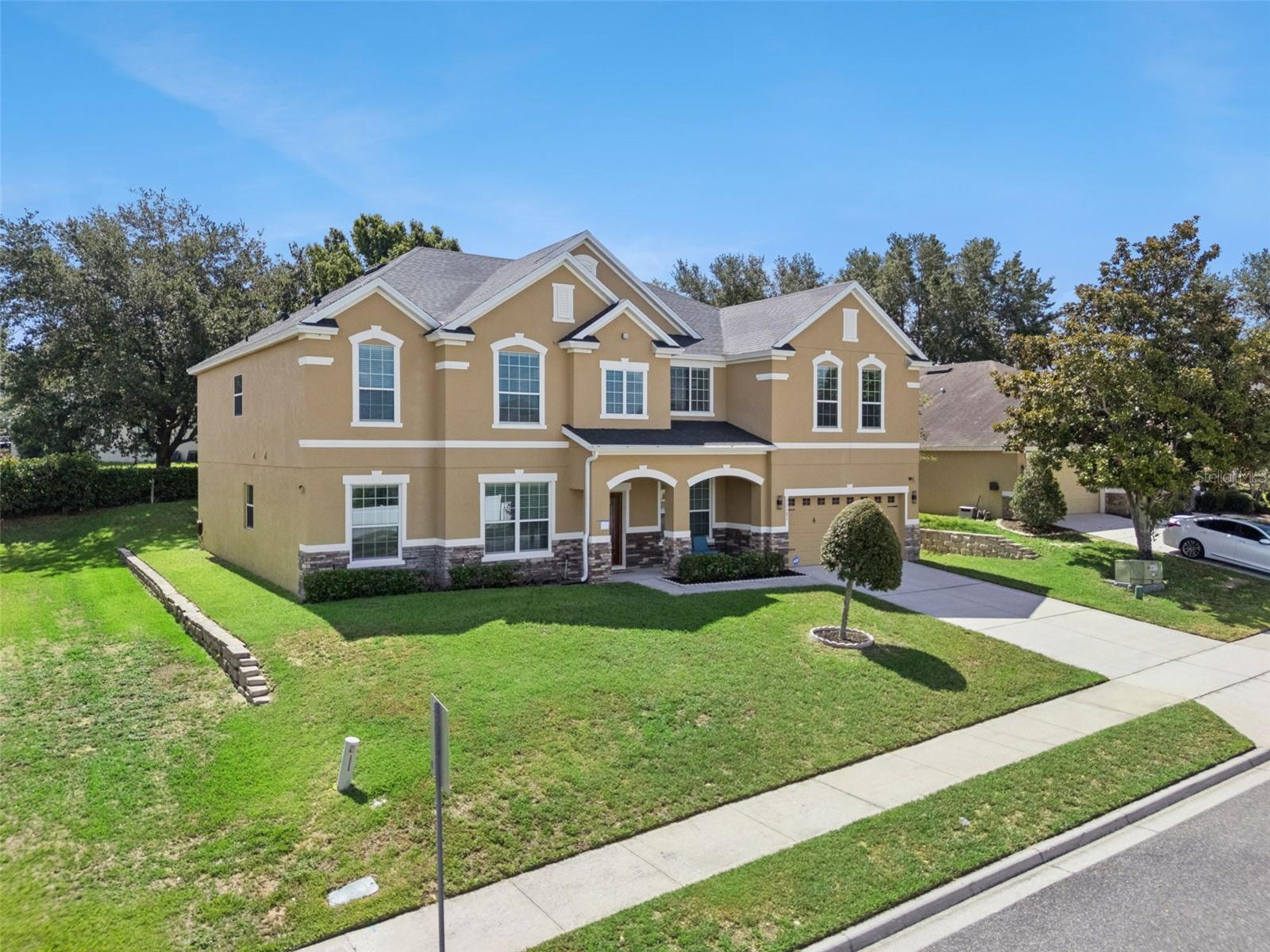 OVERLOOK AT LAKE LOUISA - Residential