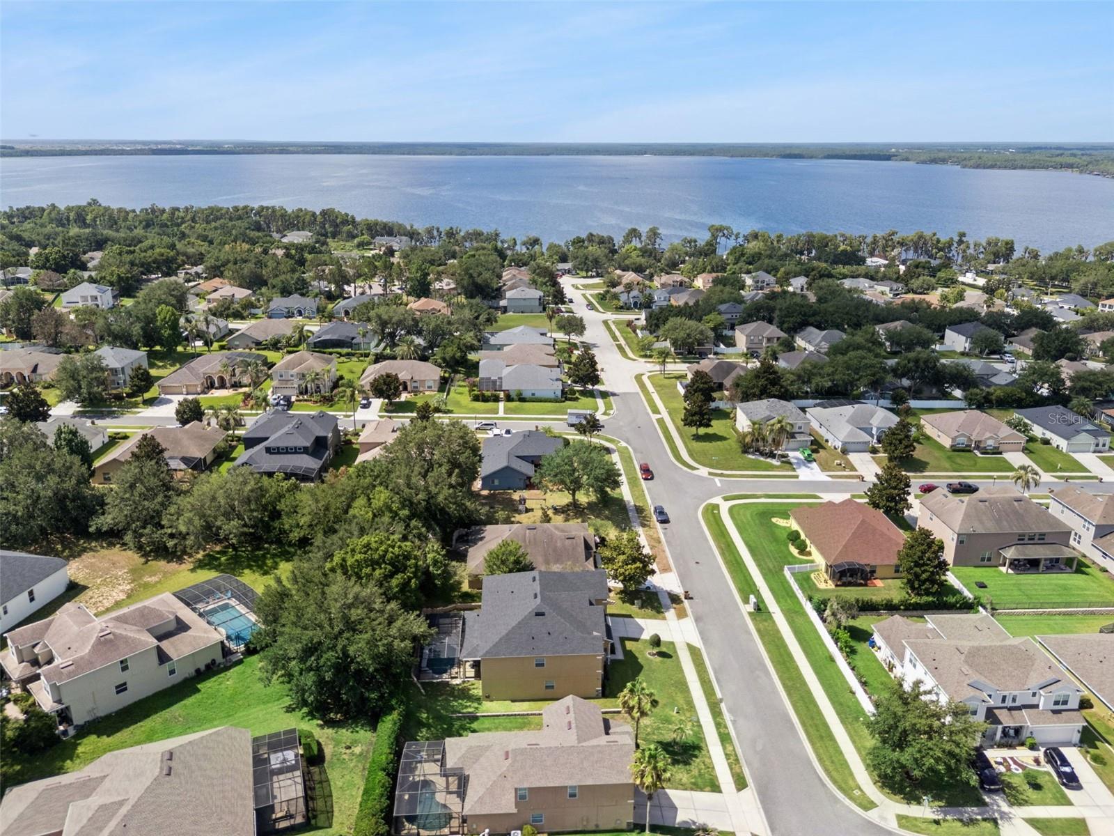 OVERLOOK AT LAKE LOUISA - Residential