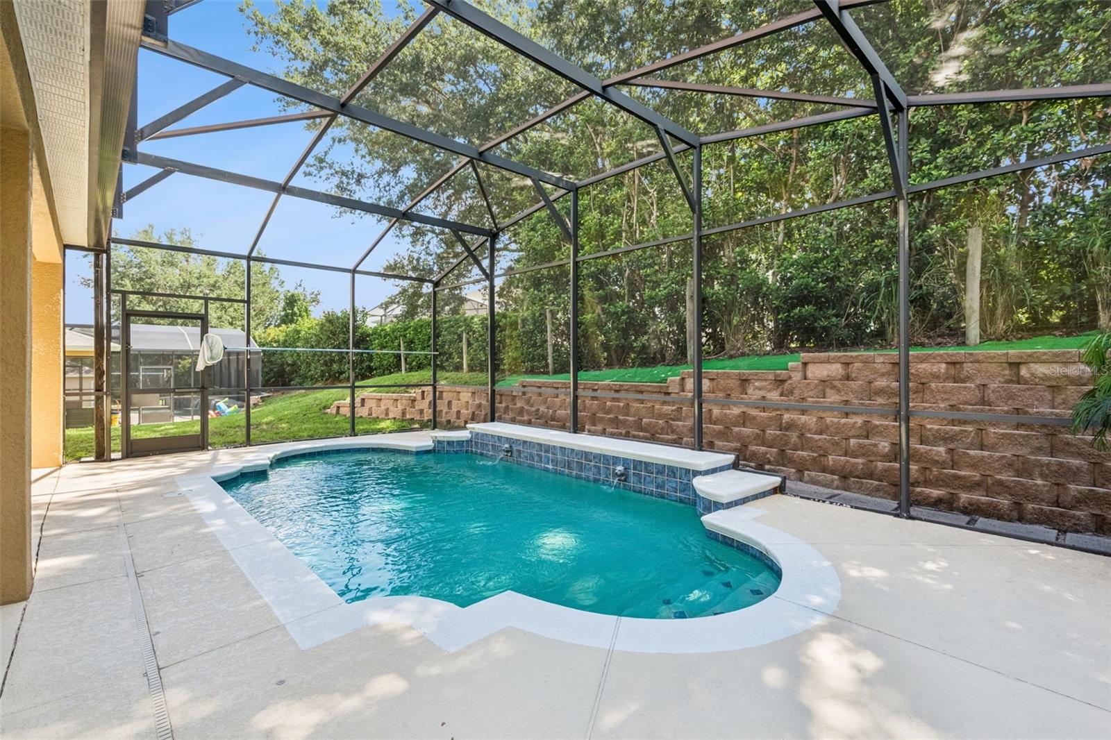 OVERLOOK AT LAKE LOUISA - Residential