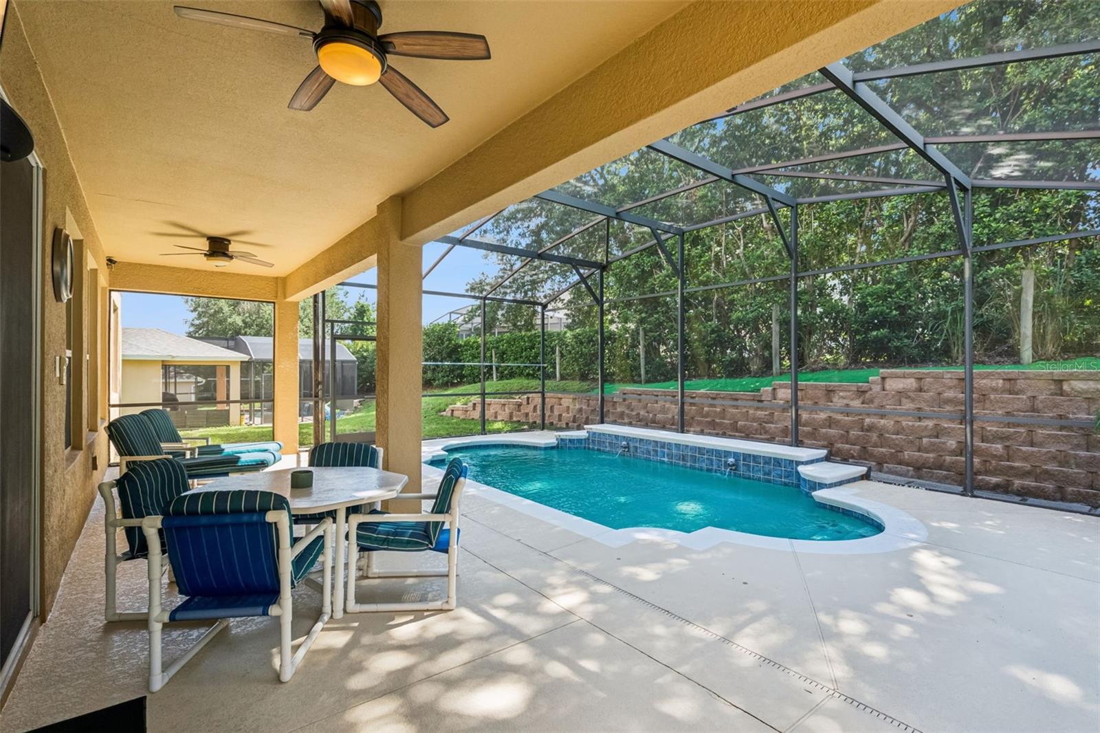 OVERLOOK AT LAKE LOUISA - Residential