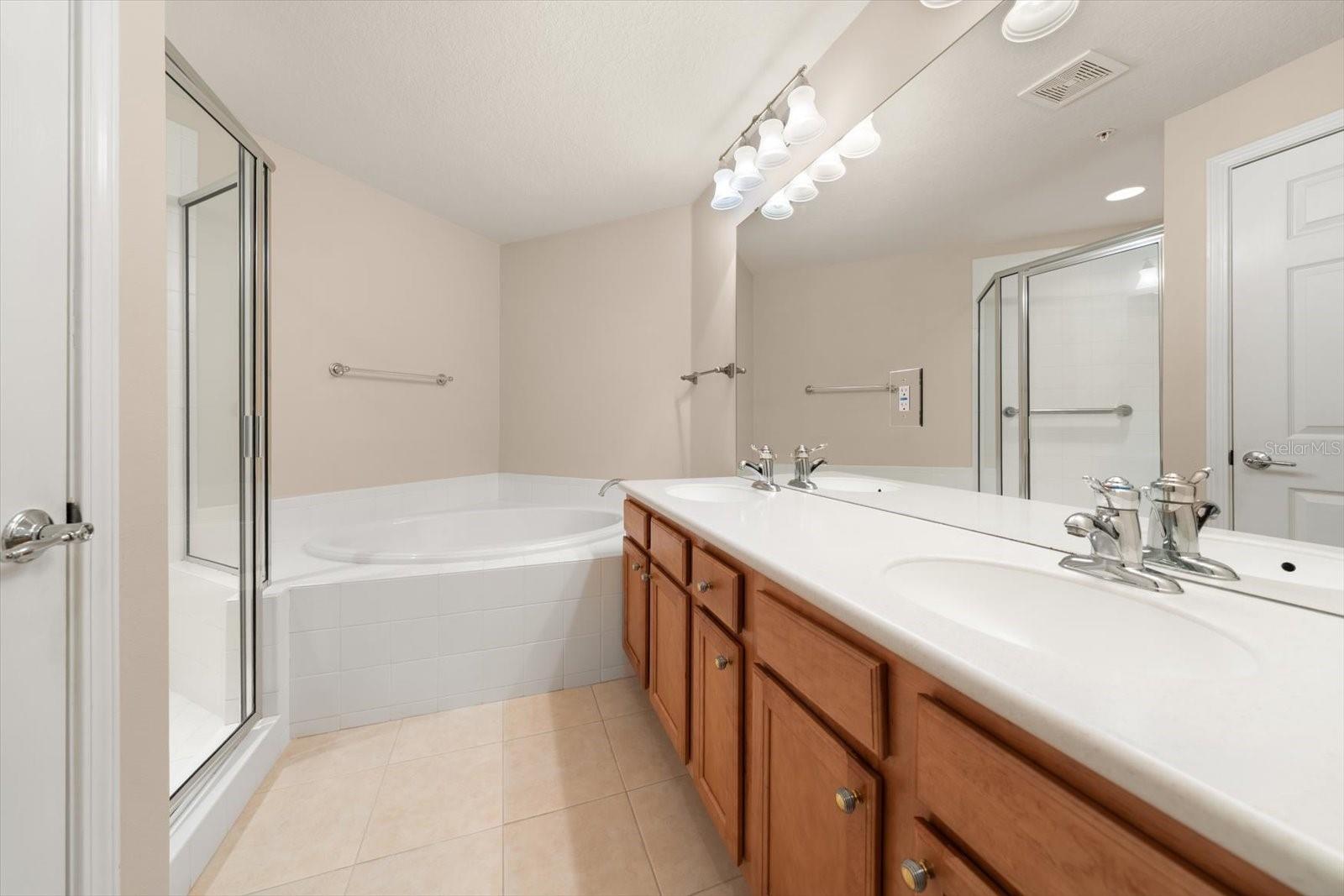 COACHMAN RESERVE CONDO - Residential