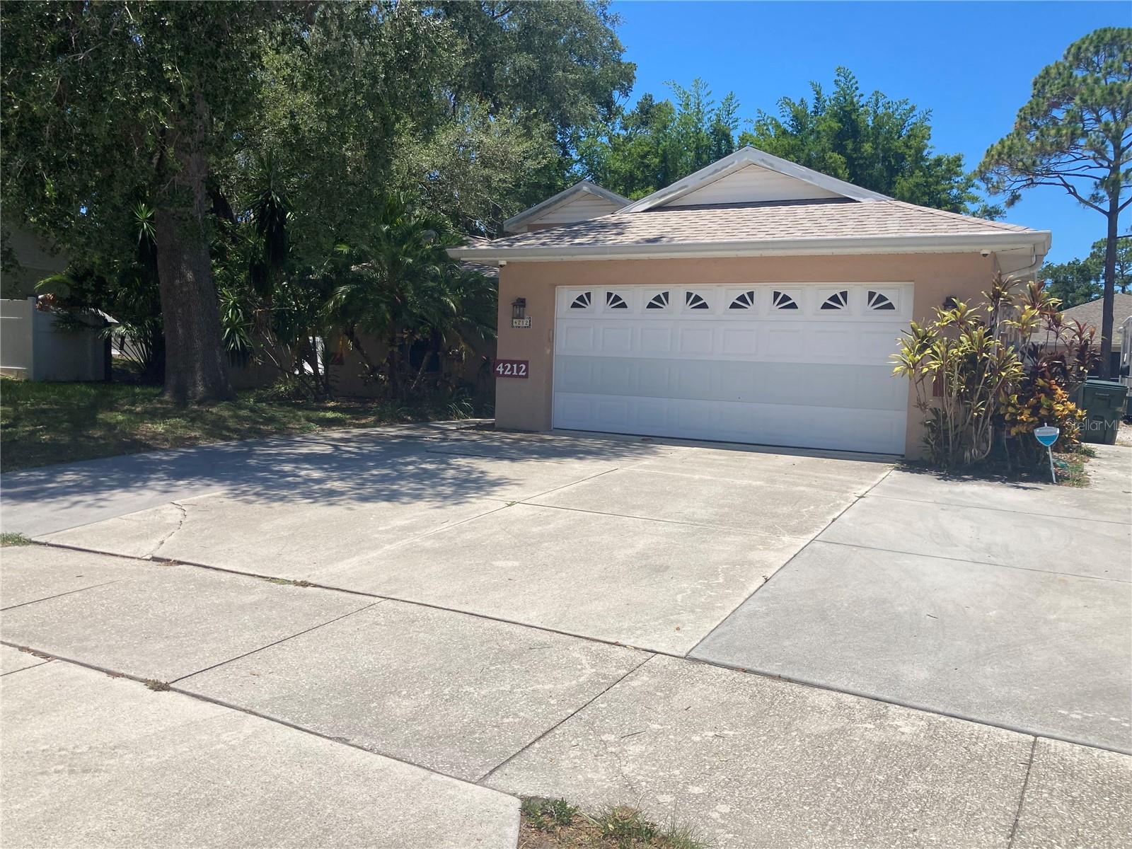 LAKE SARASOTA - Residential