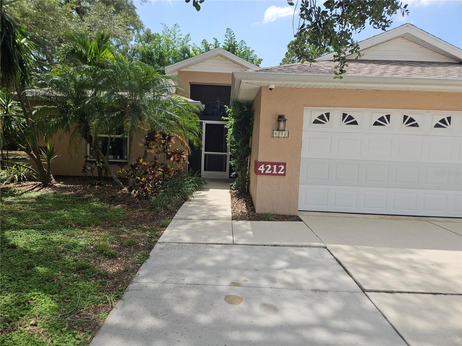 LAKE SARASOTA - Residential