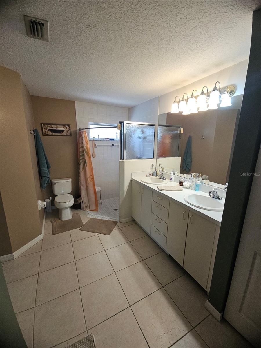 LAKE SARASOTA - Residential