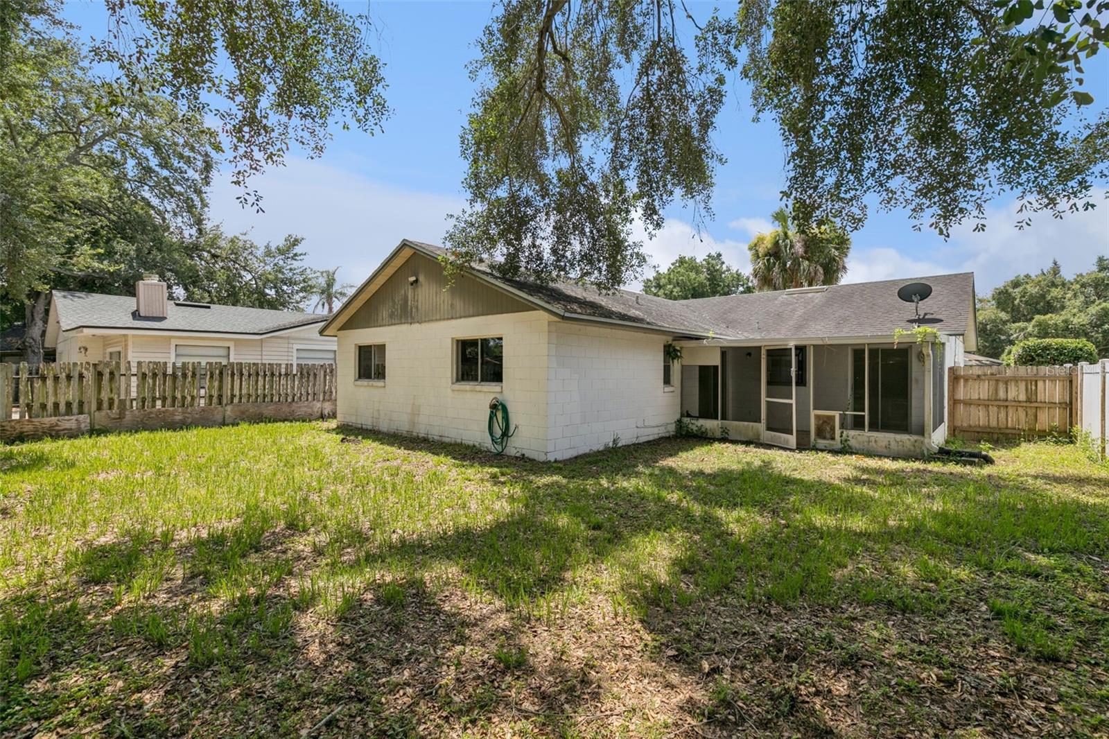 LAKESIDE WOODS - Residential
