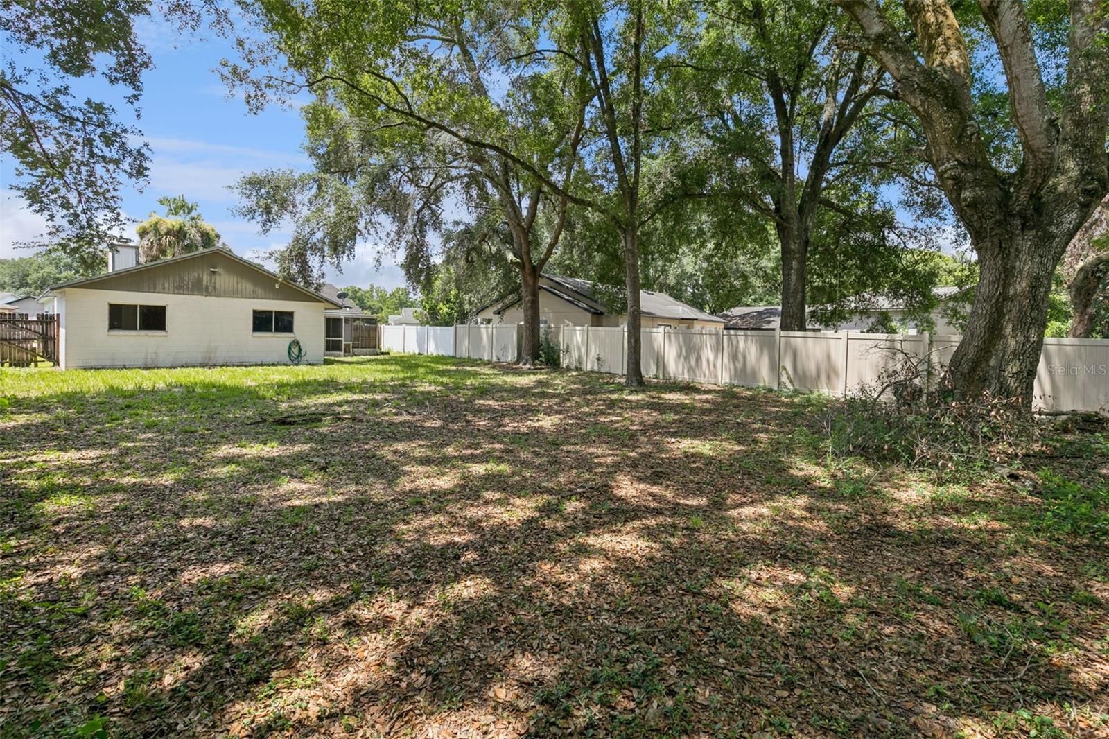 LAKESIDE WOODS - Residential