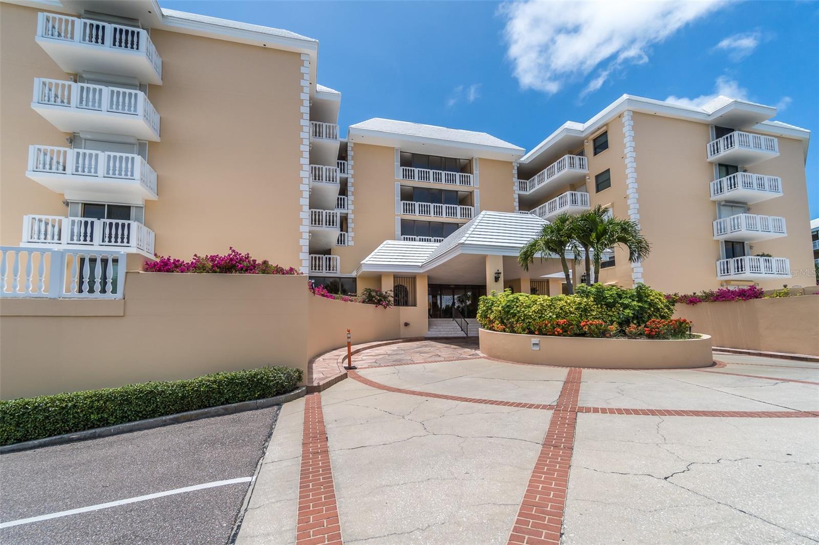 SILVER SANDS BEACH & RACQUET CLUB - Residential