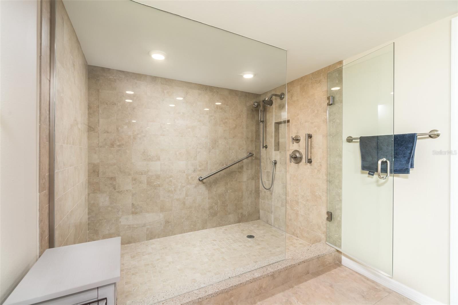 SILVER SANDS BEACH & RACQUET CLUB - Residential