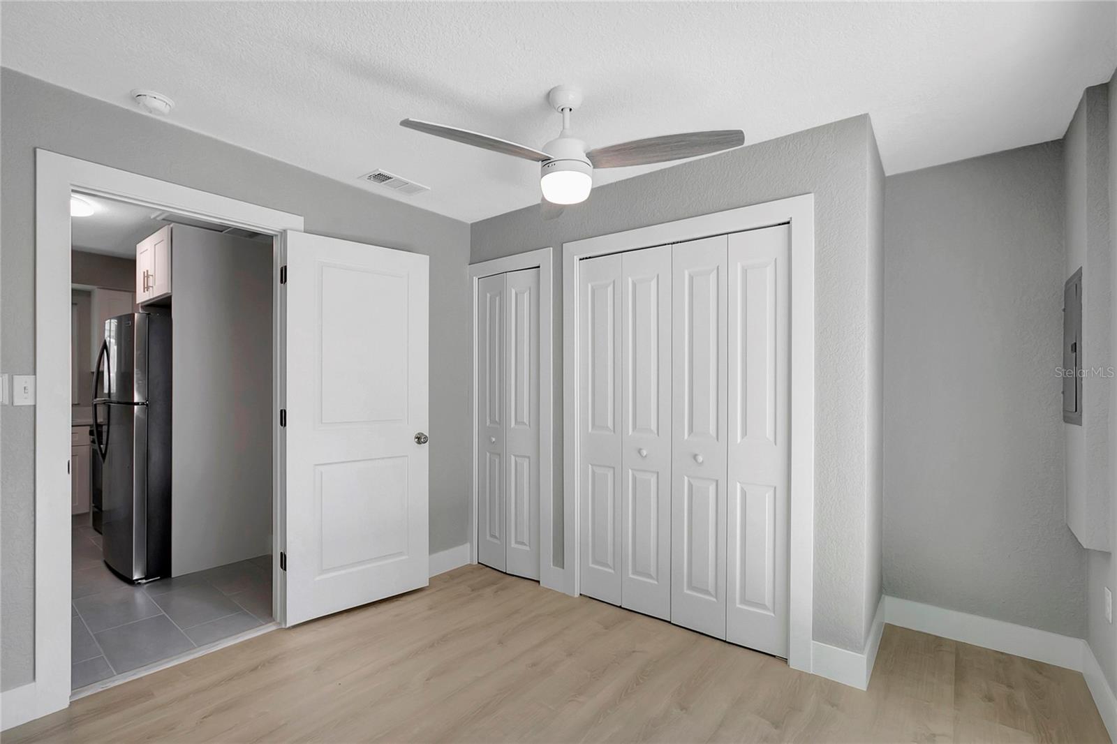 LINDENHURST - Residential Income