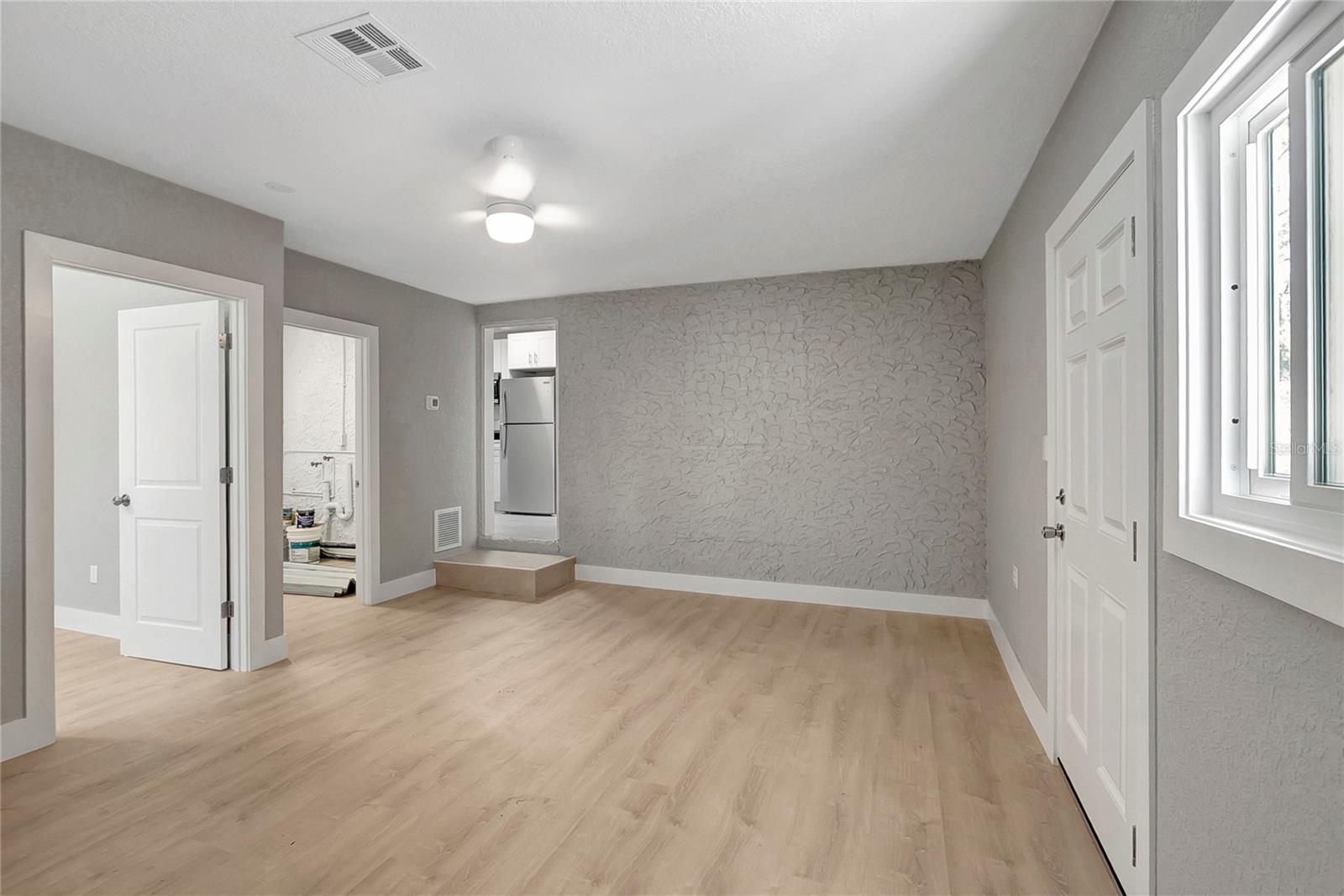 LINDENHURST - Residential Income